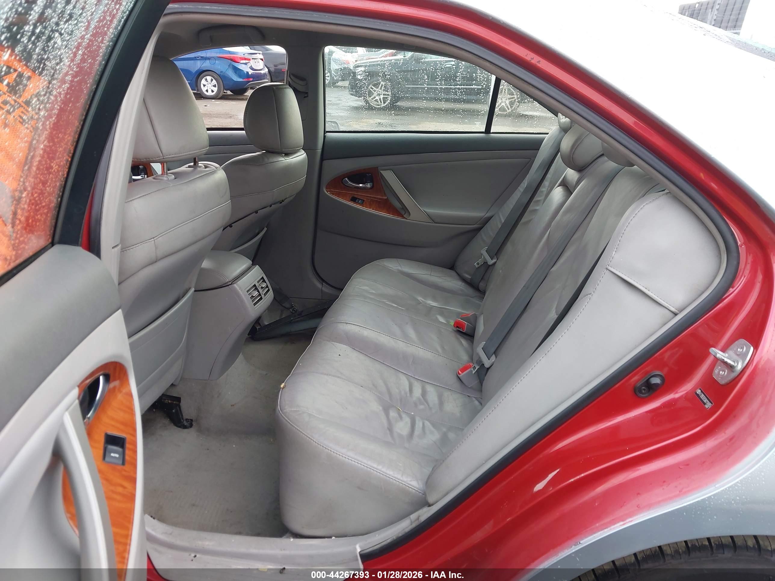 TOYOTA CAMRY image 8