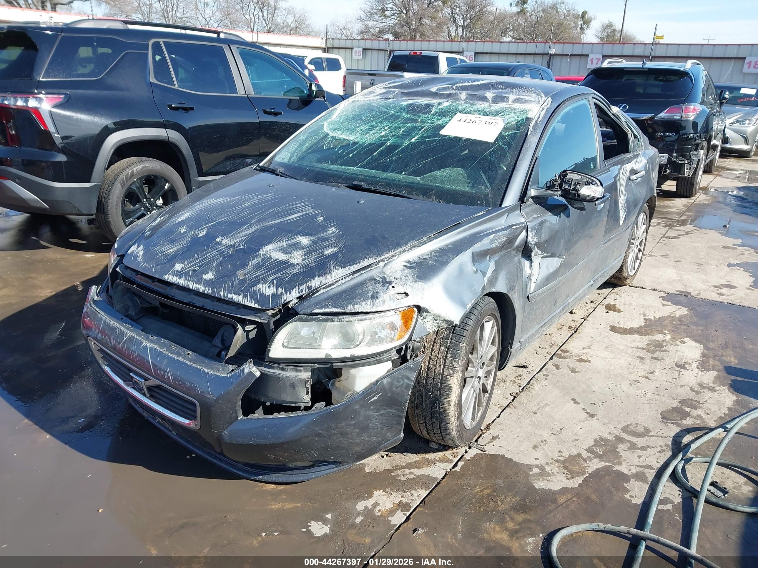 VOLVO S40 image 2