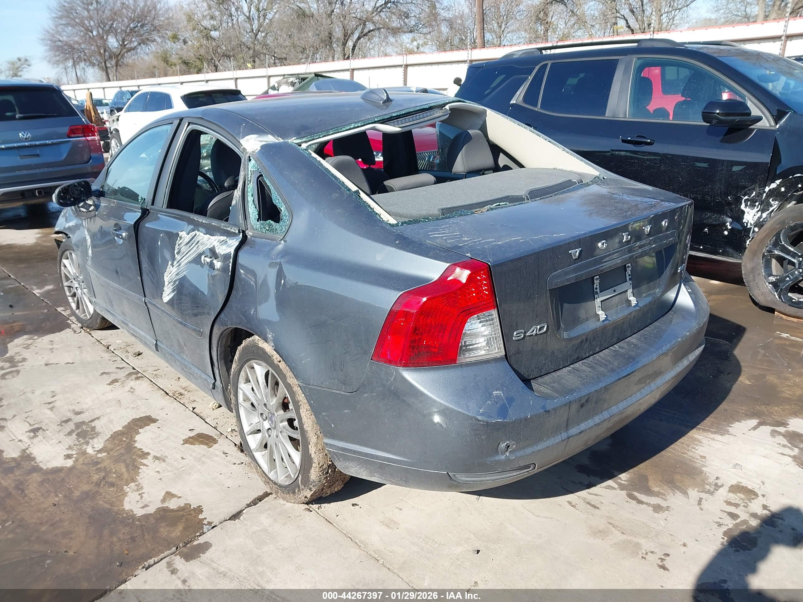 VOLVO S40 image 3