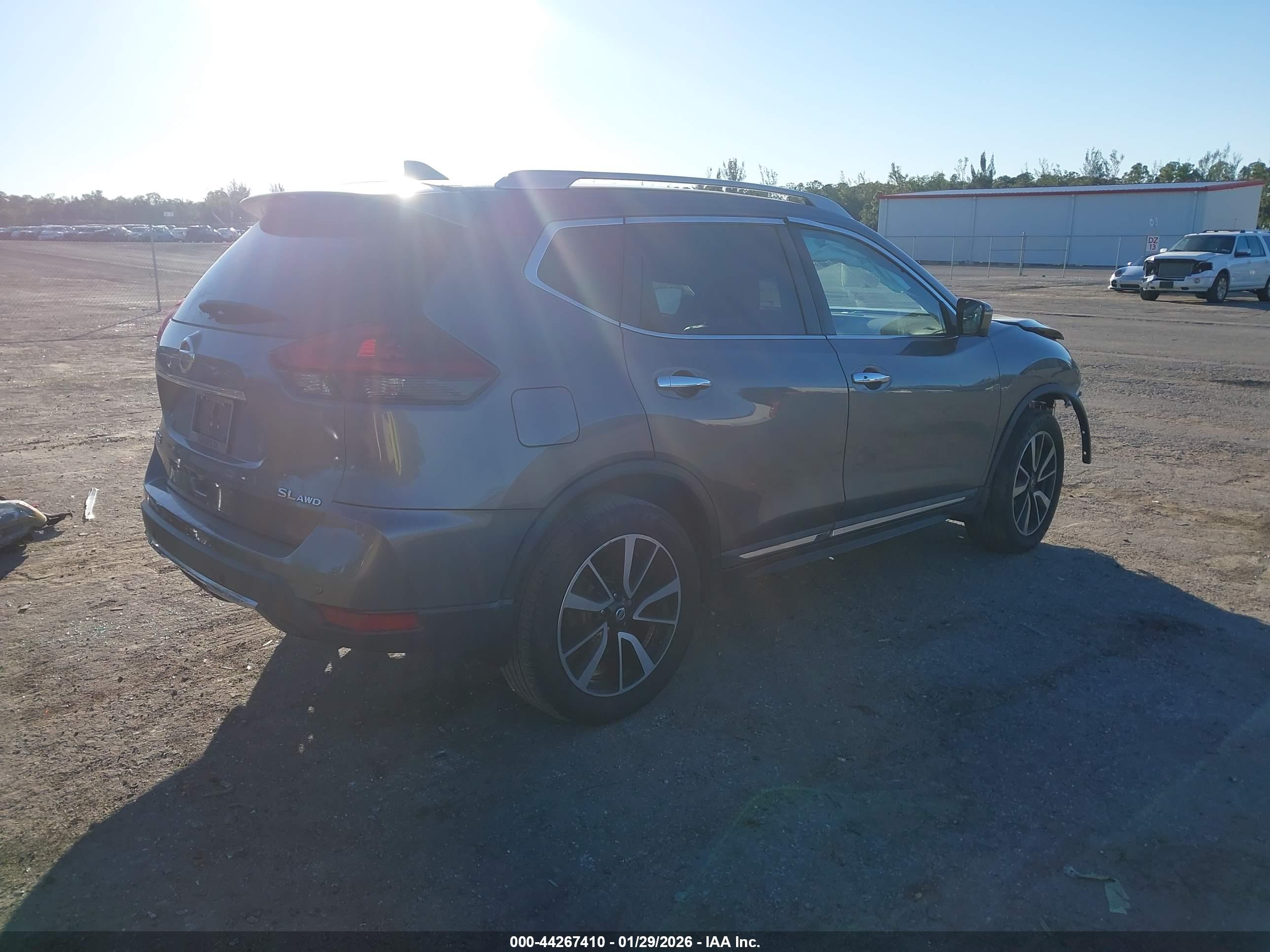 NISSAN ROGUE image 4
