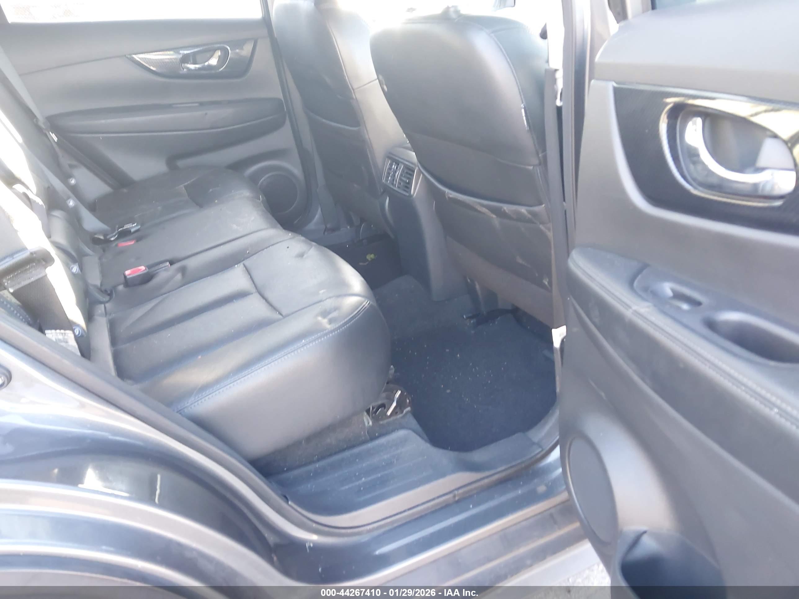 NISSAN ROGUE image 8