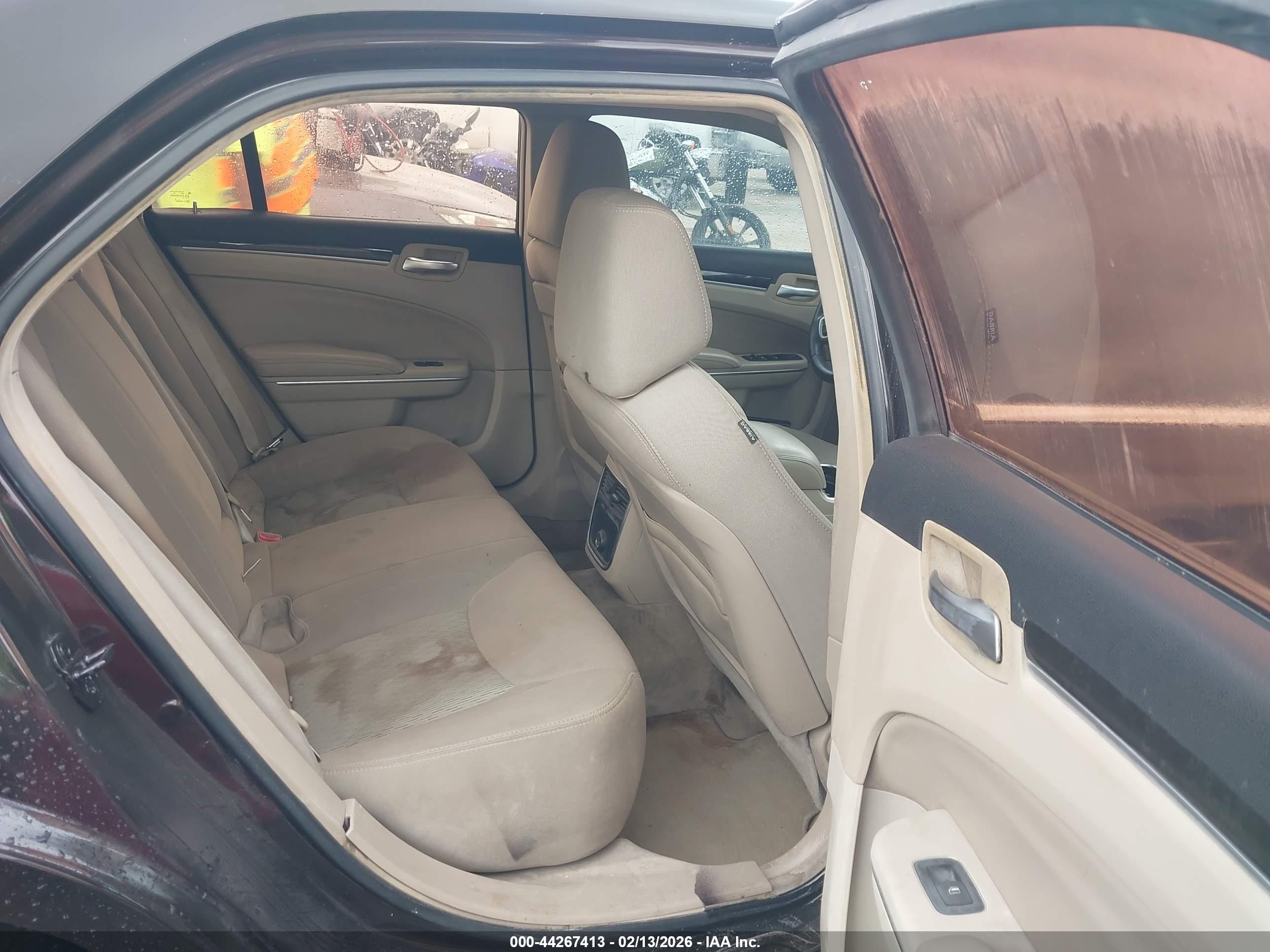 CHRYSLER 300 image 8