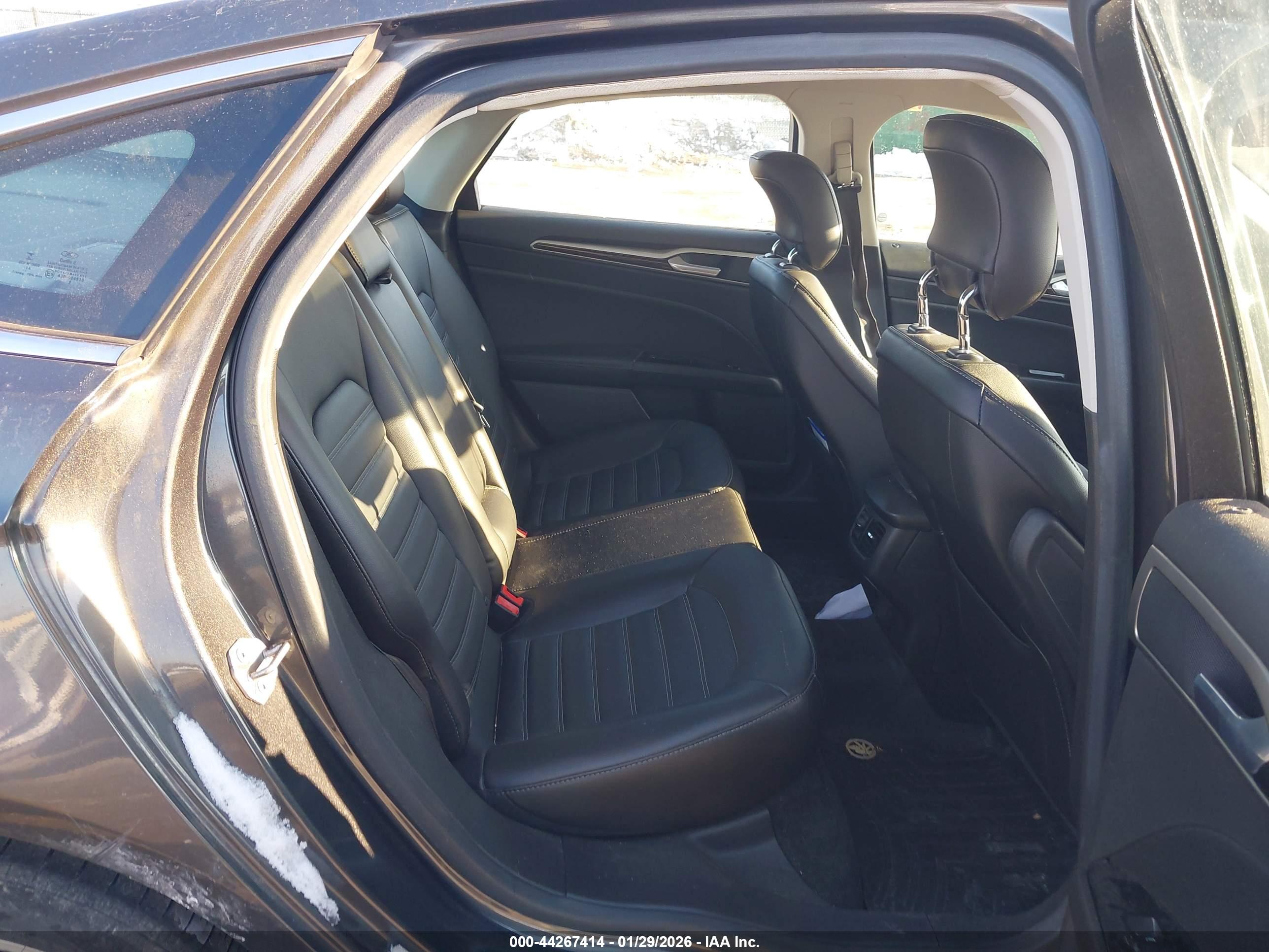 FORD FUSION image 8