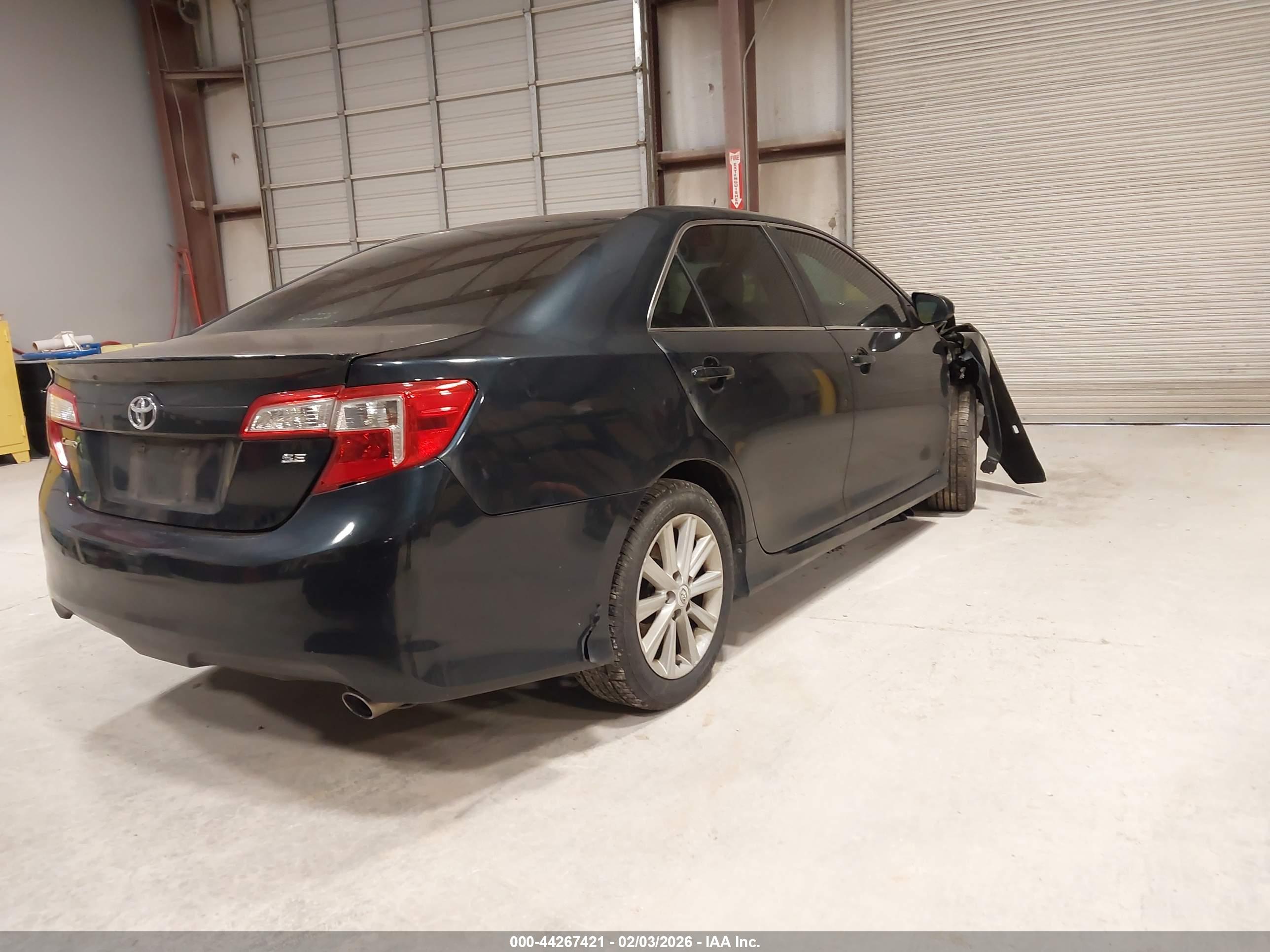 TOYOTA CAMRY image 4