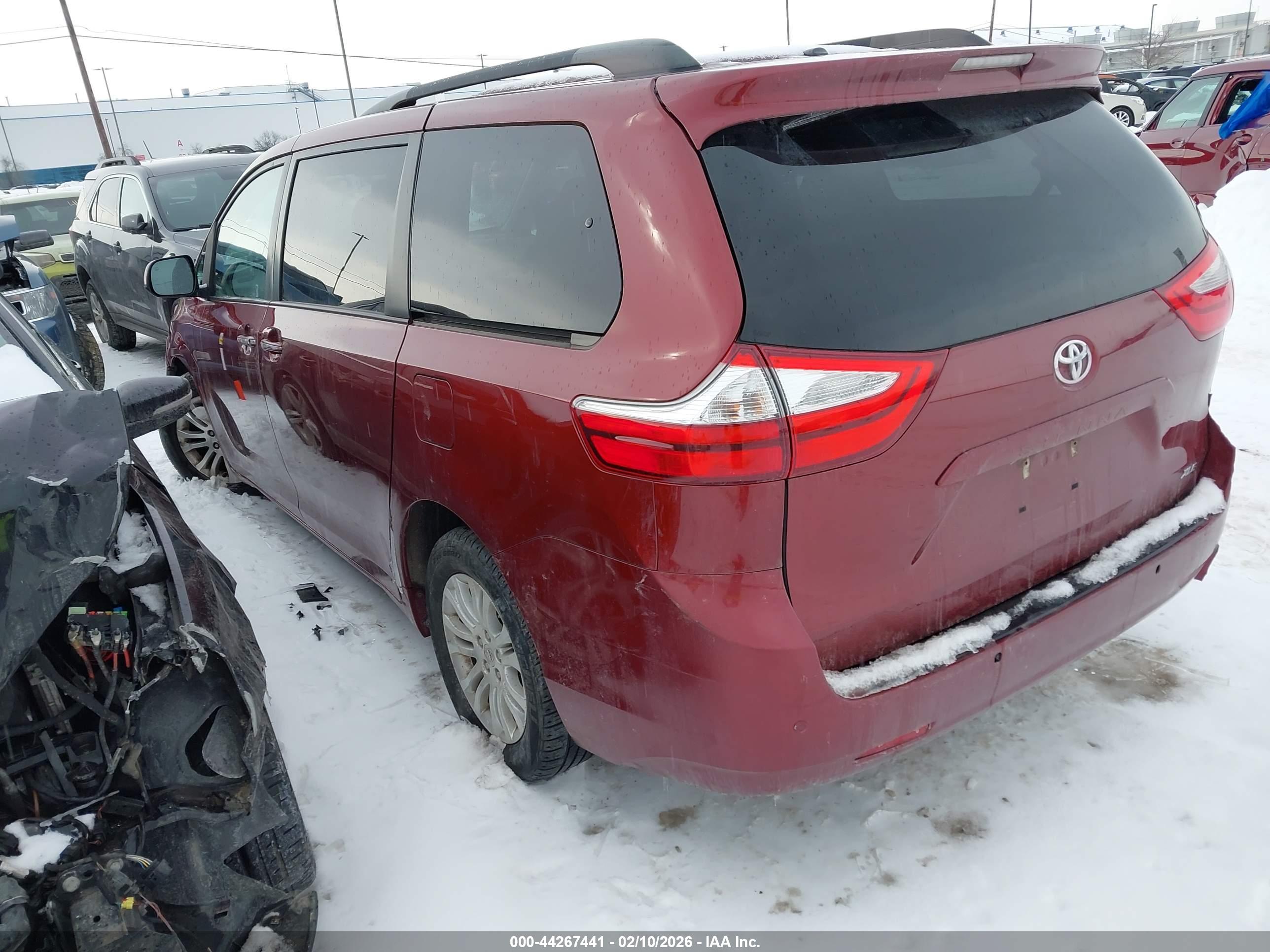 TOYOTA SIENNA image 3