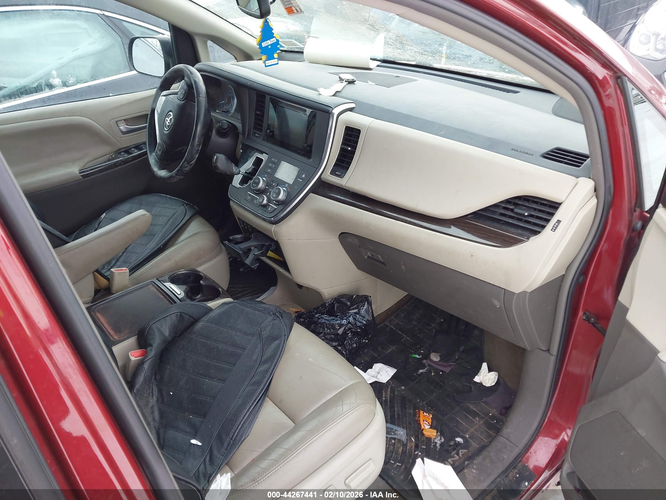 TOYOTA SIENNA image 5