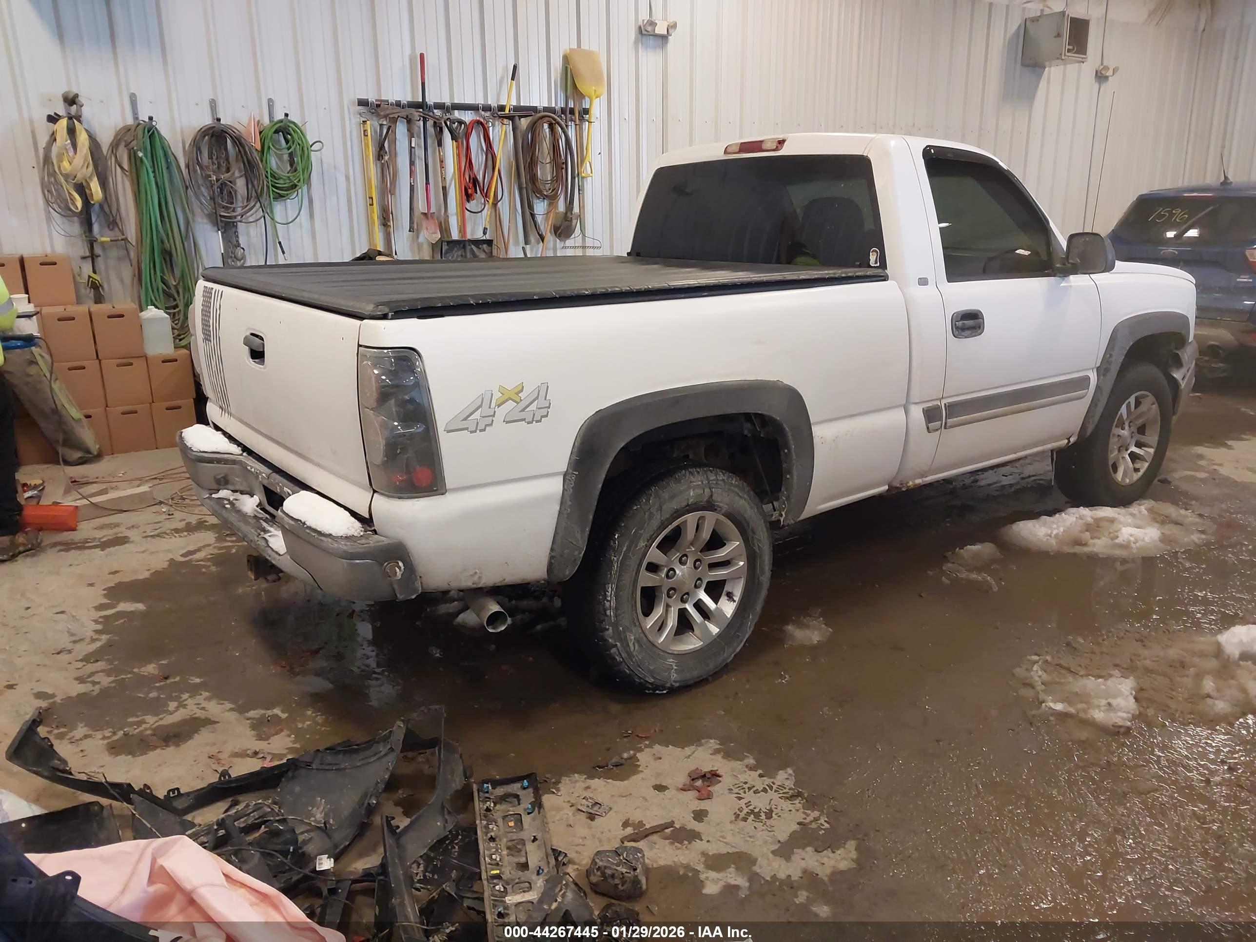 CHEVROLET SILVERADO image 4
