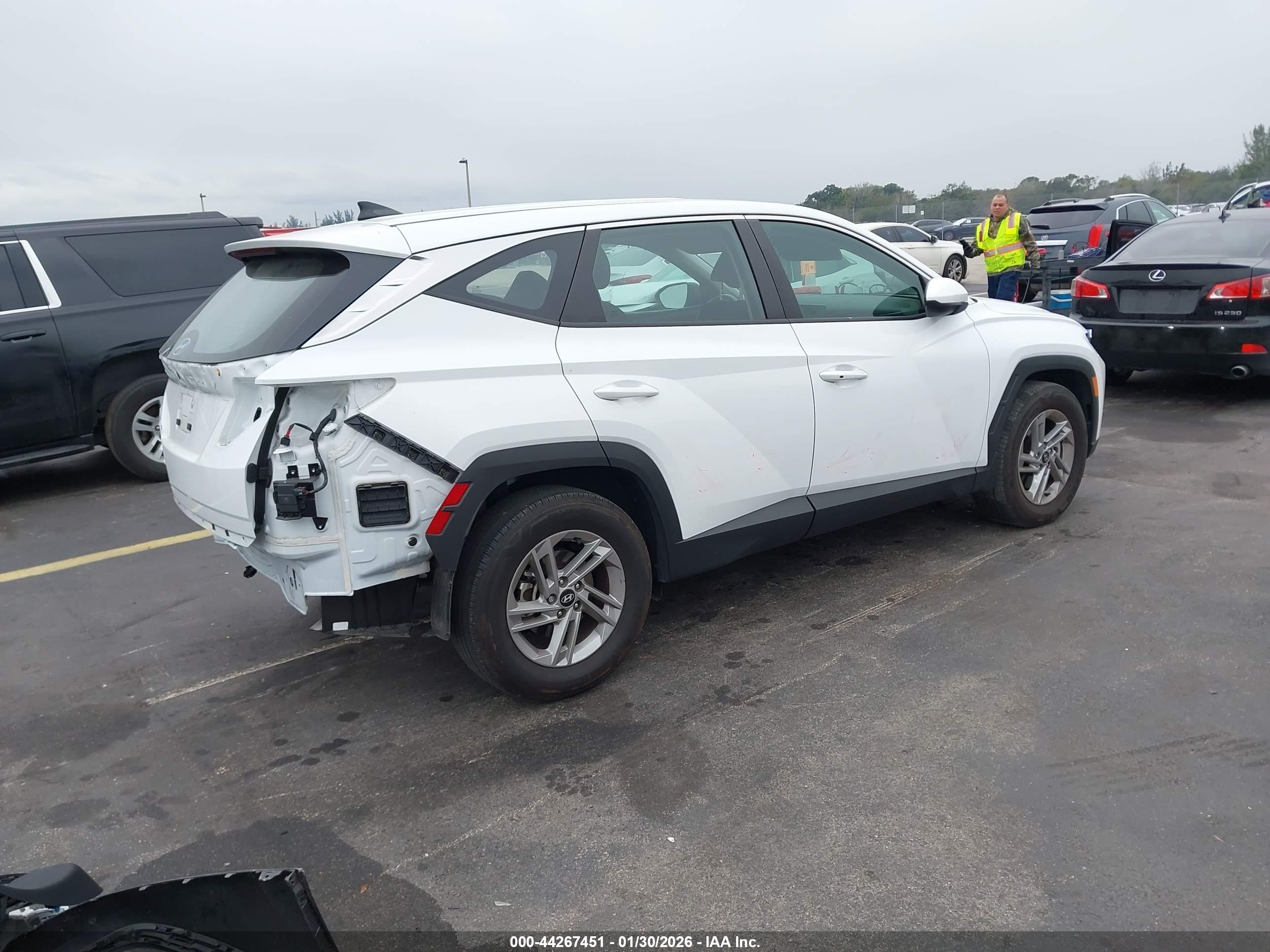 HYUNDAI TUCSON image 4