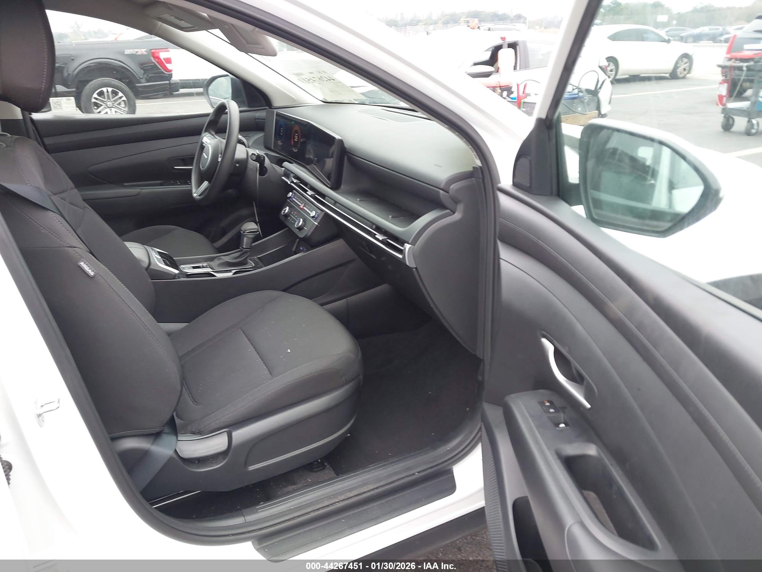 HYUNDAI TUCSON image 5