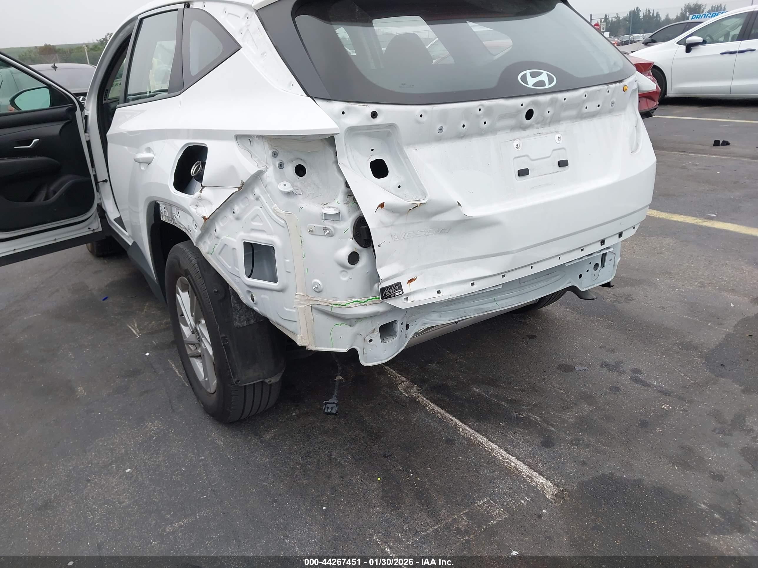 HYUNDAI TUCSON image 6