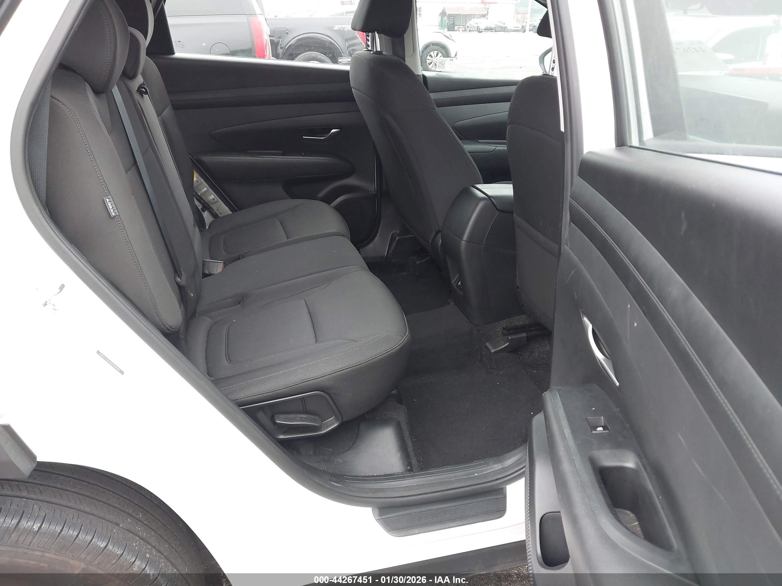 HYUNDAI TUCSON image 8