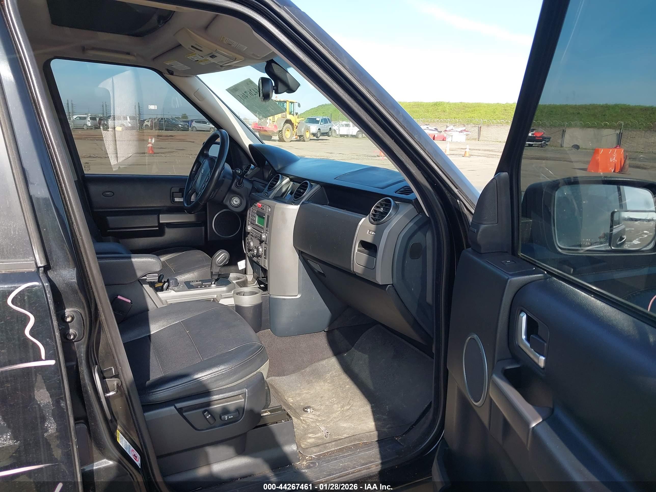 LAND ROVER image 5