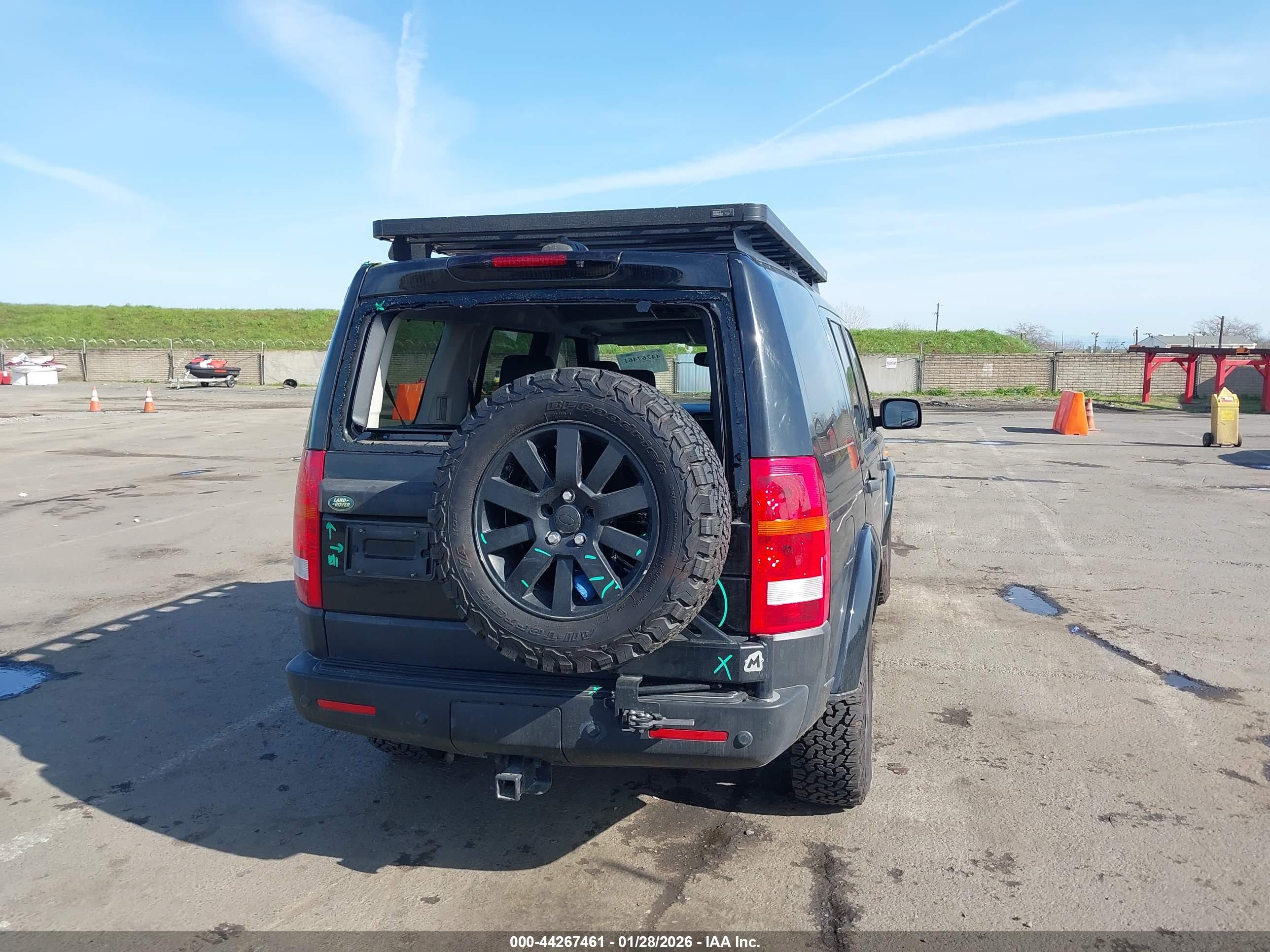 LAND ROVER image 6