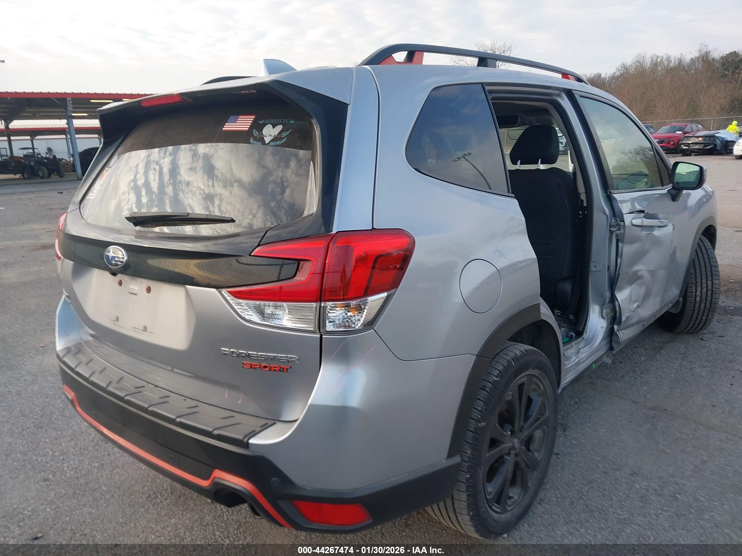SUBARU FORESTER image 4
