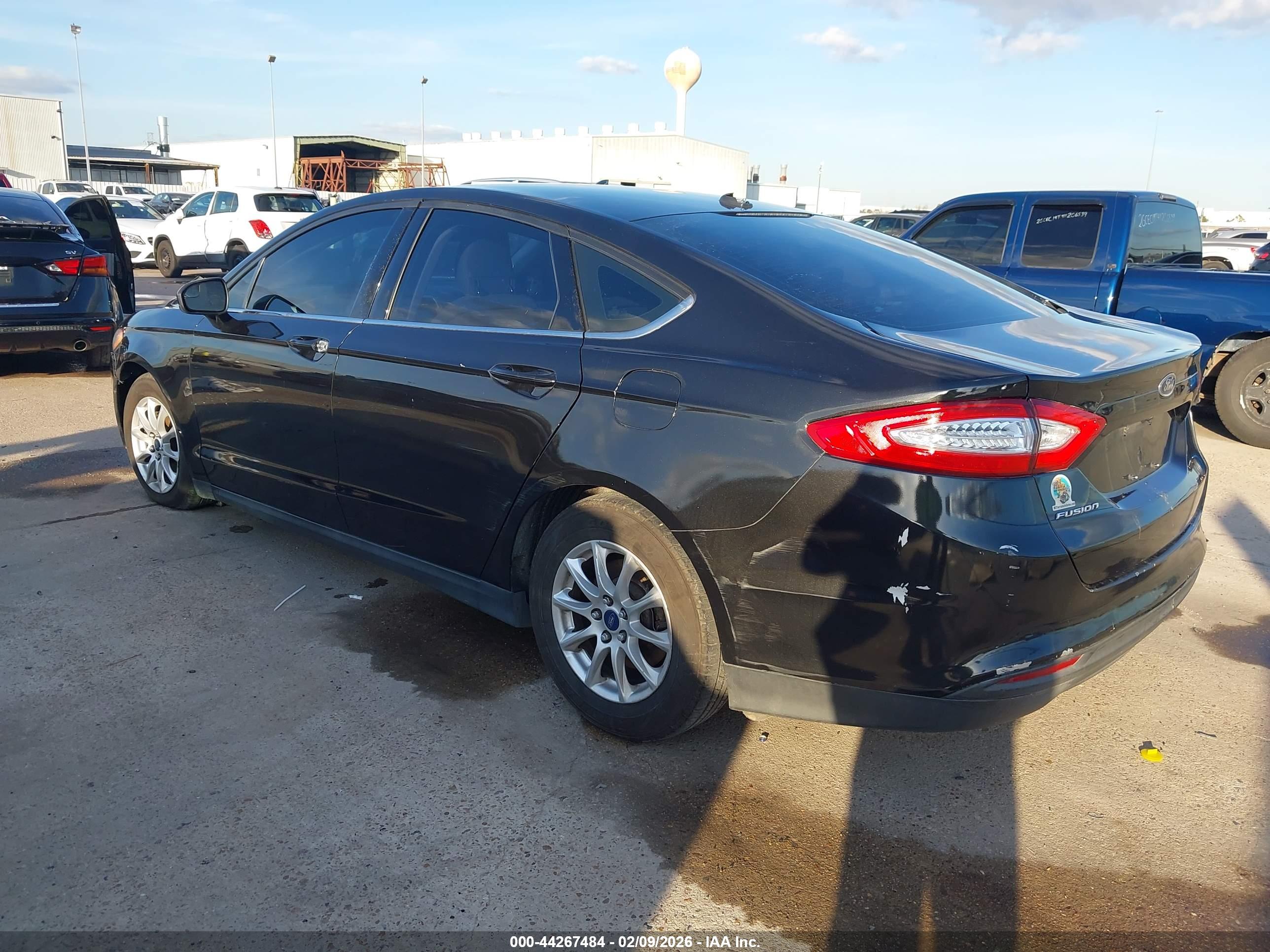 FORD FUSION image 3