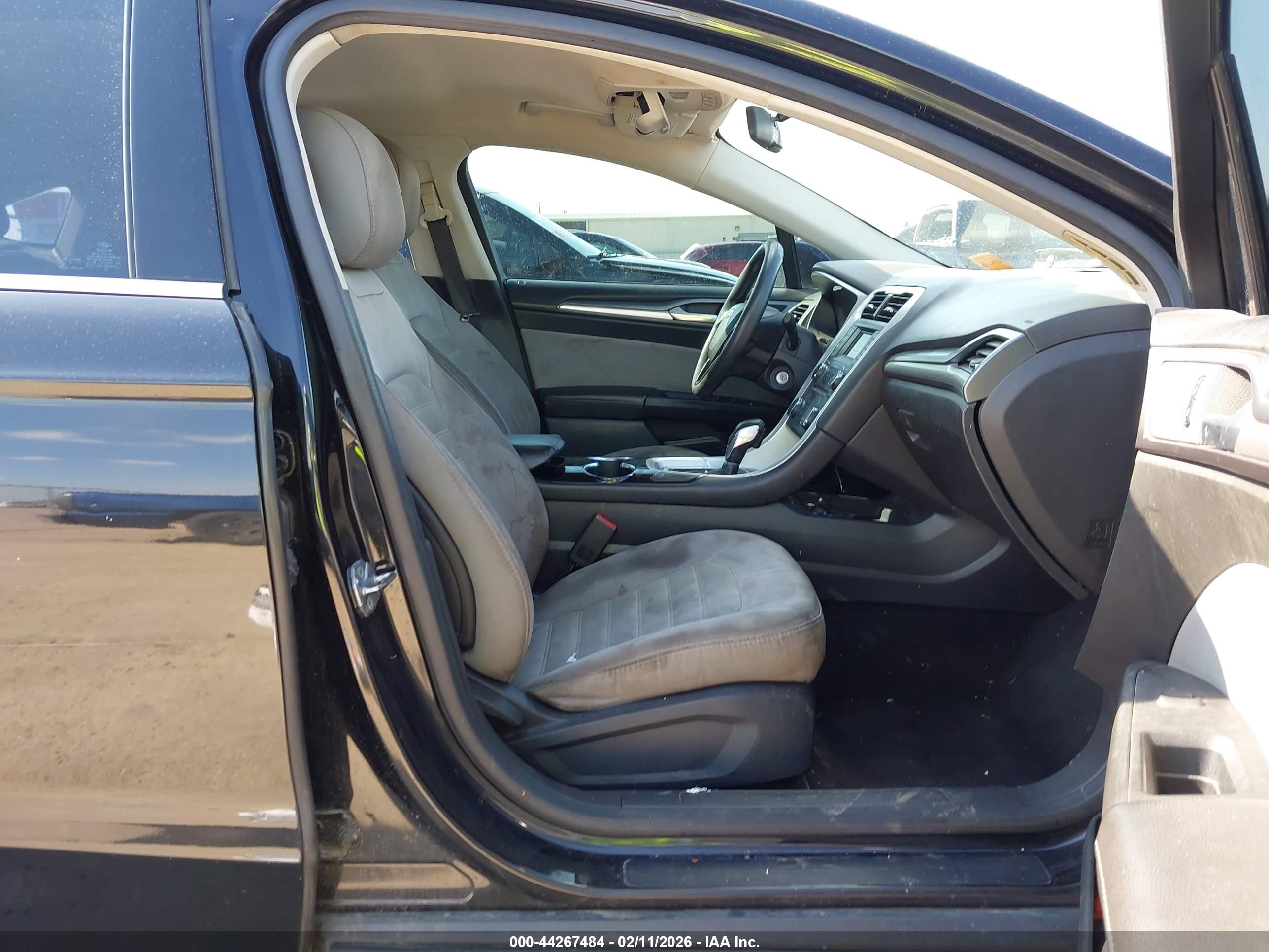 FORD FUSION image 5