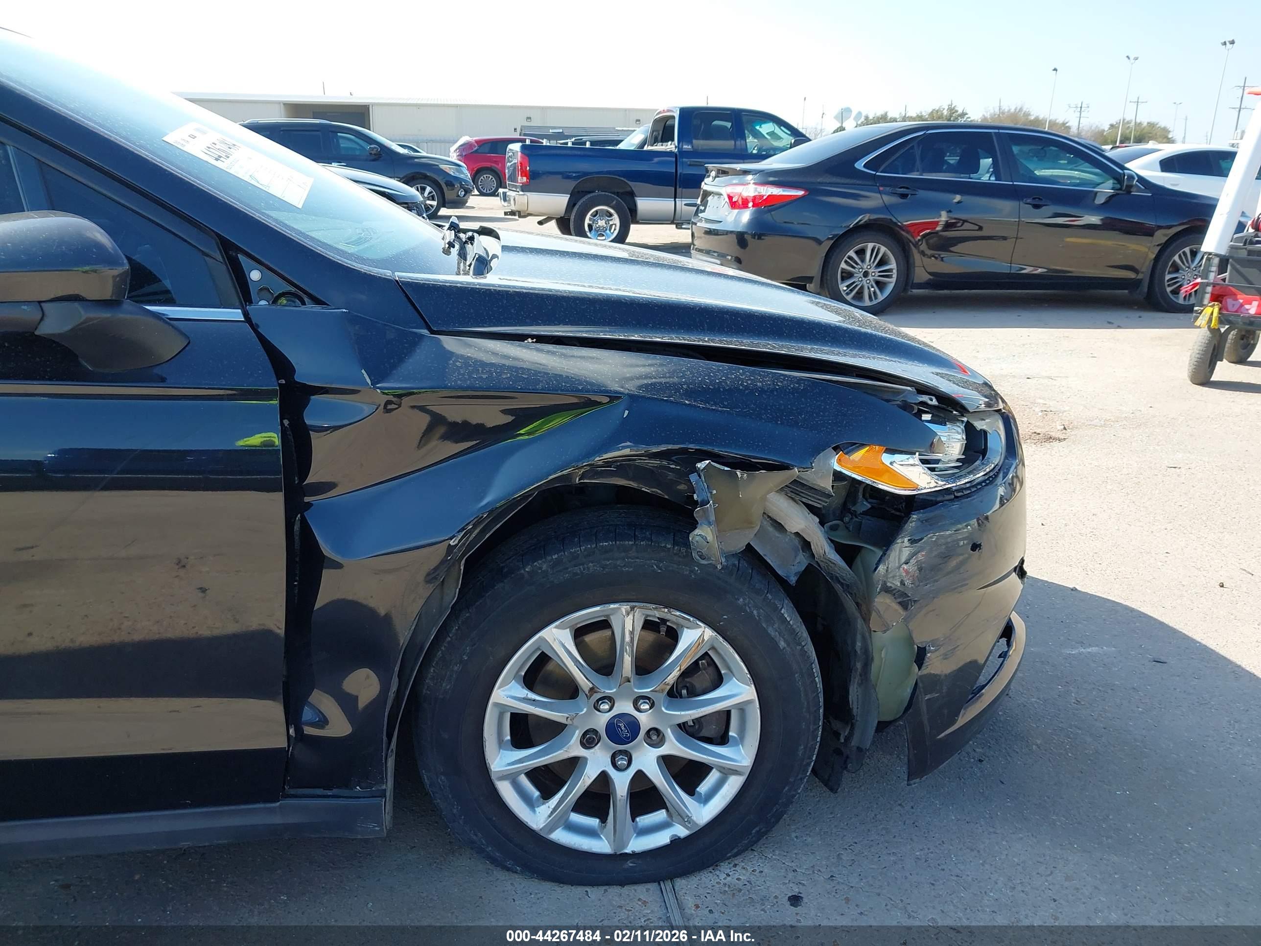FORD FUSION image 6