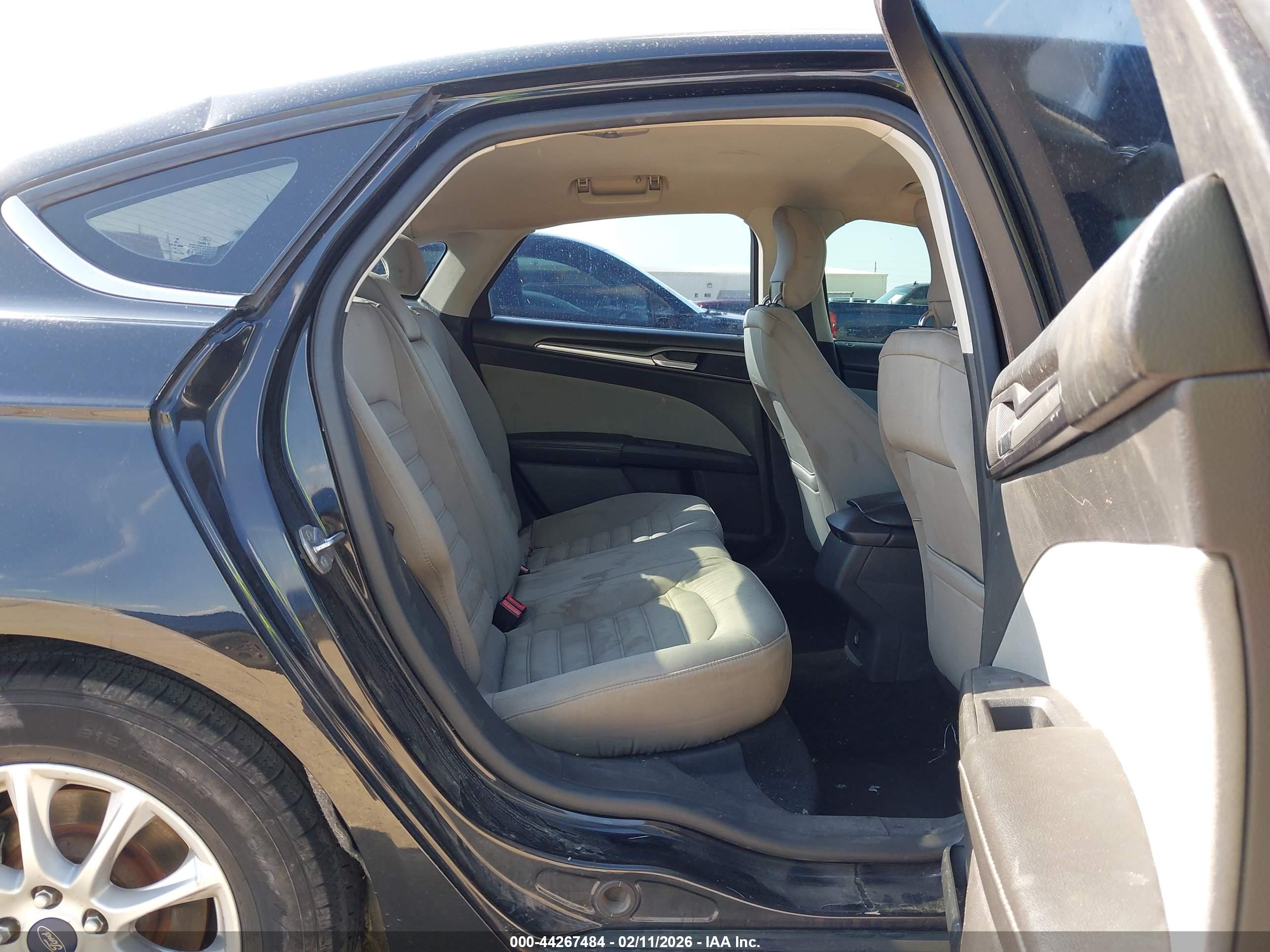 FORD FUSION image 8