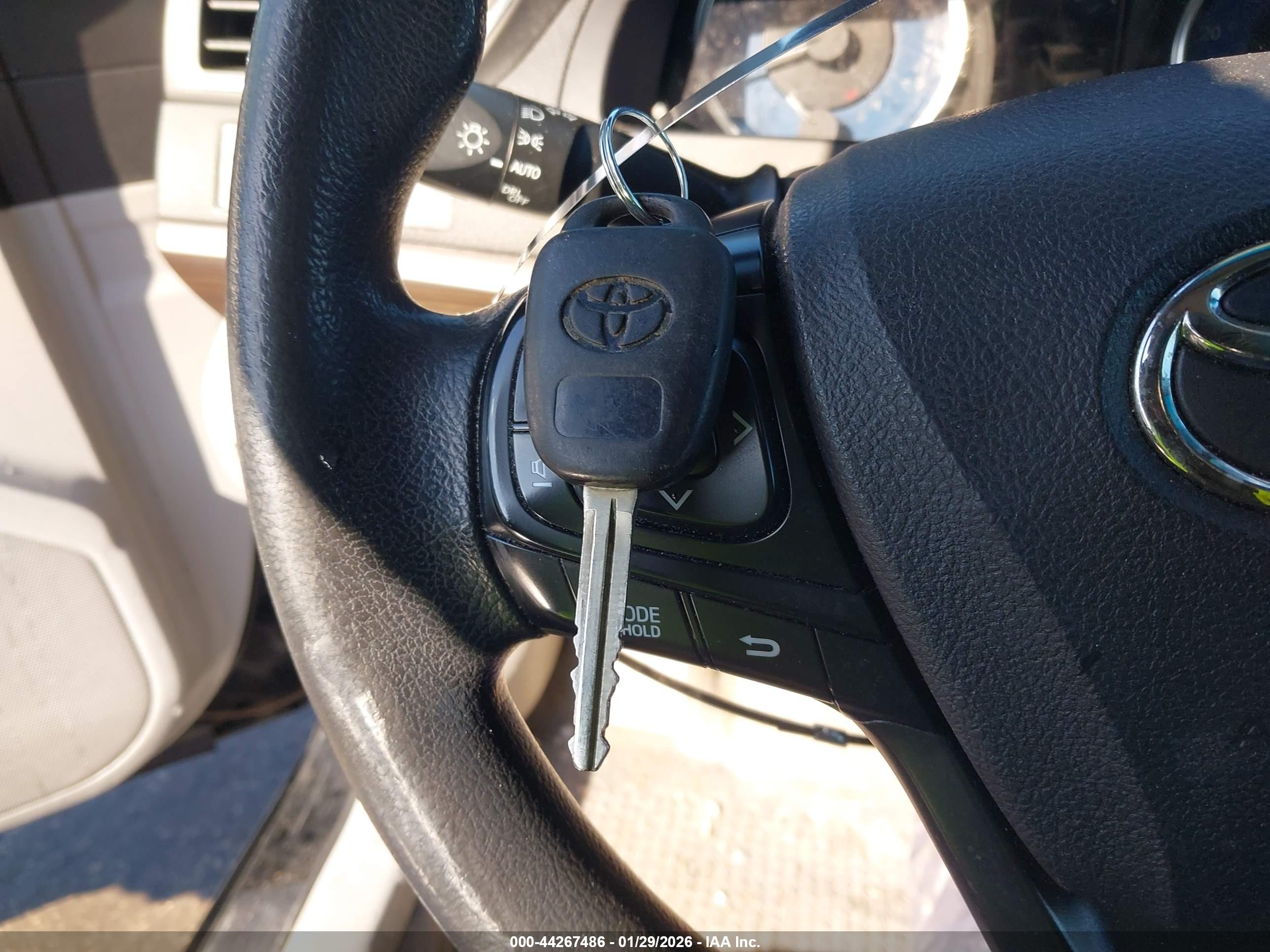 TOYOTA CAMRY image 11