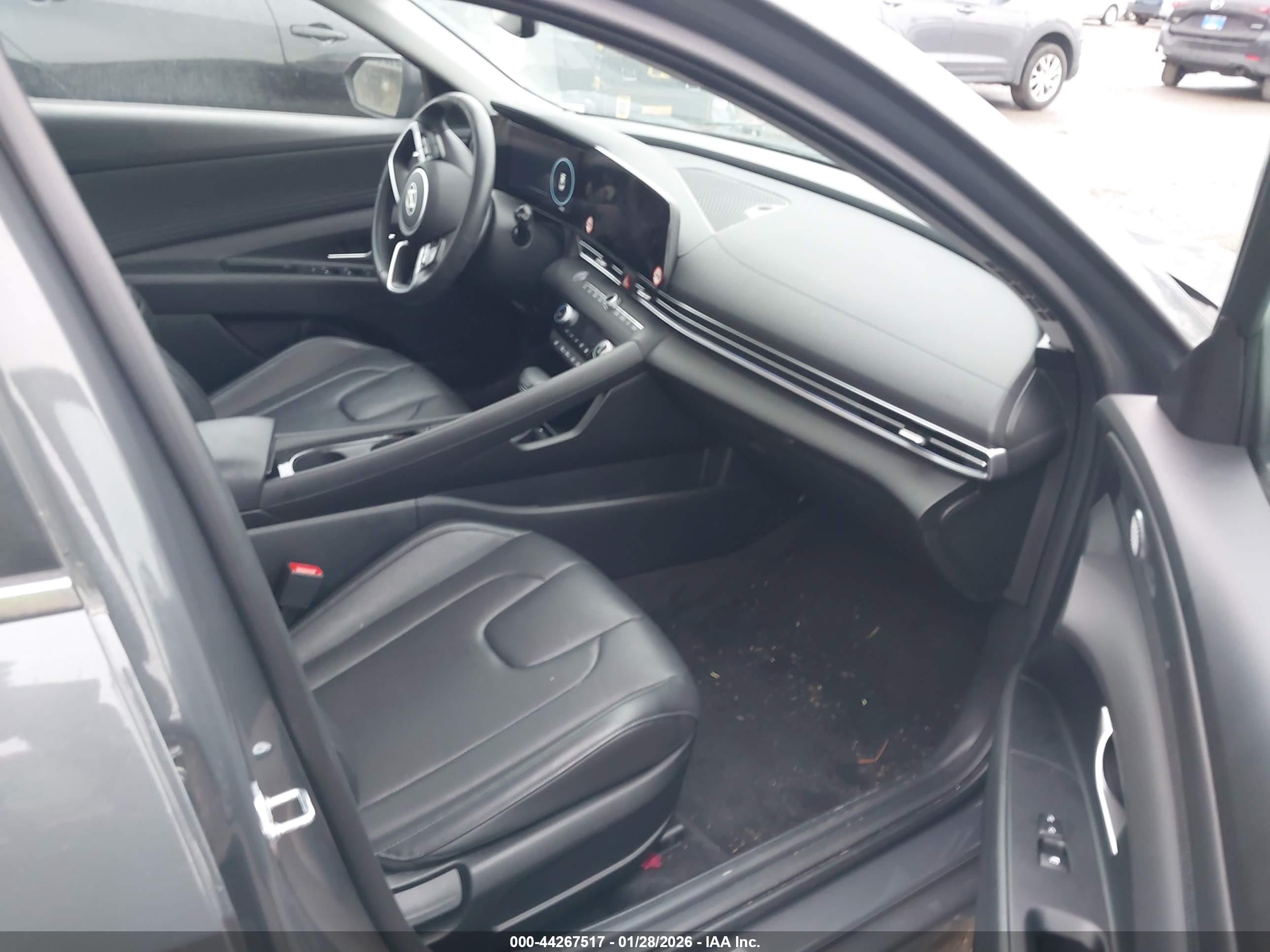 HYUNDAI ELANTRA image 5