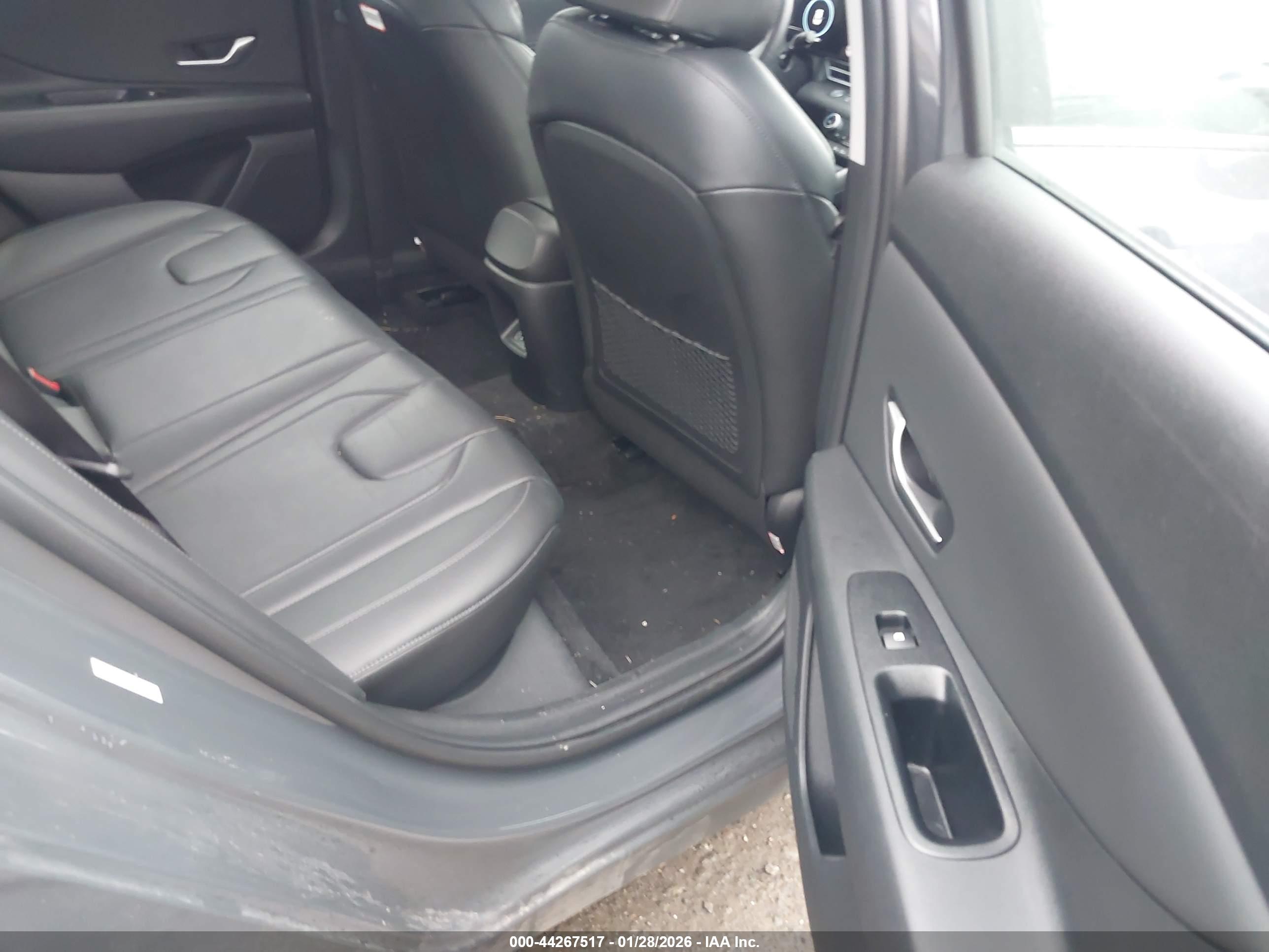 HYUNDAI ELANTRA image 8
