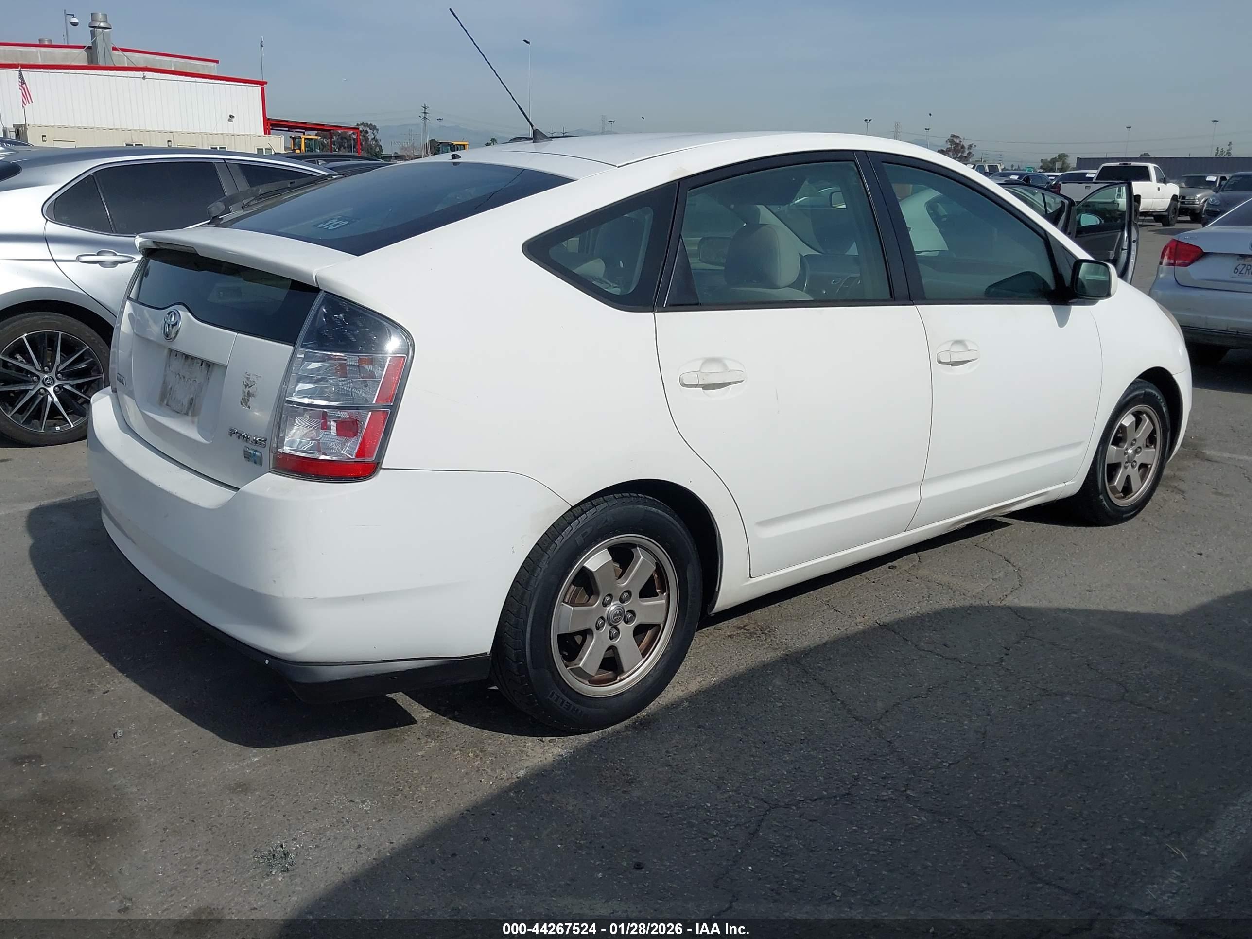 TOYOTA PRIUS image 4