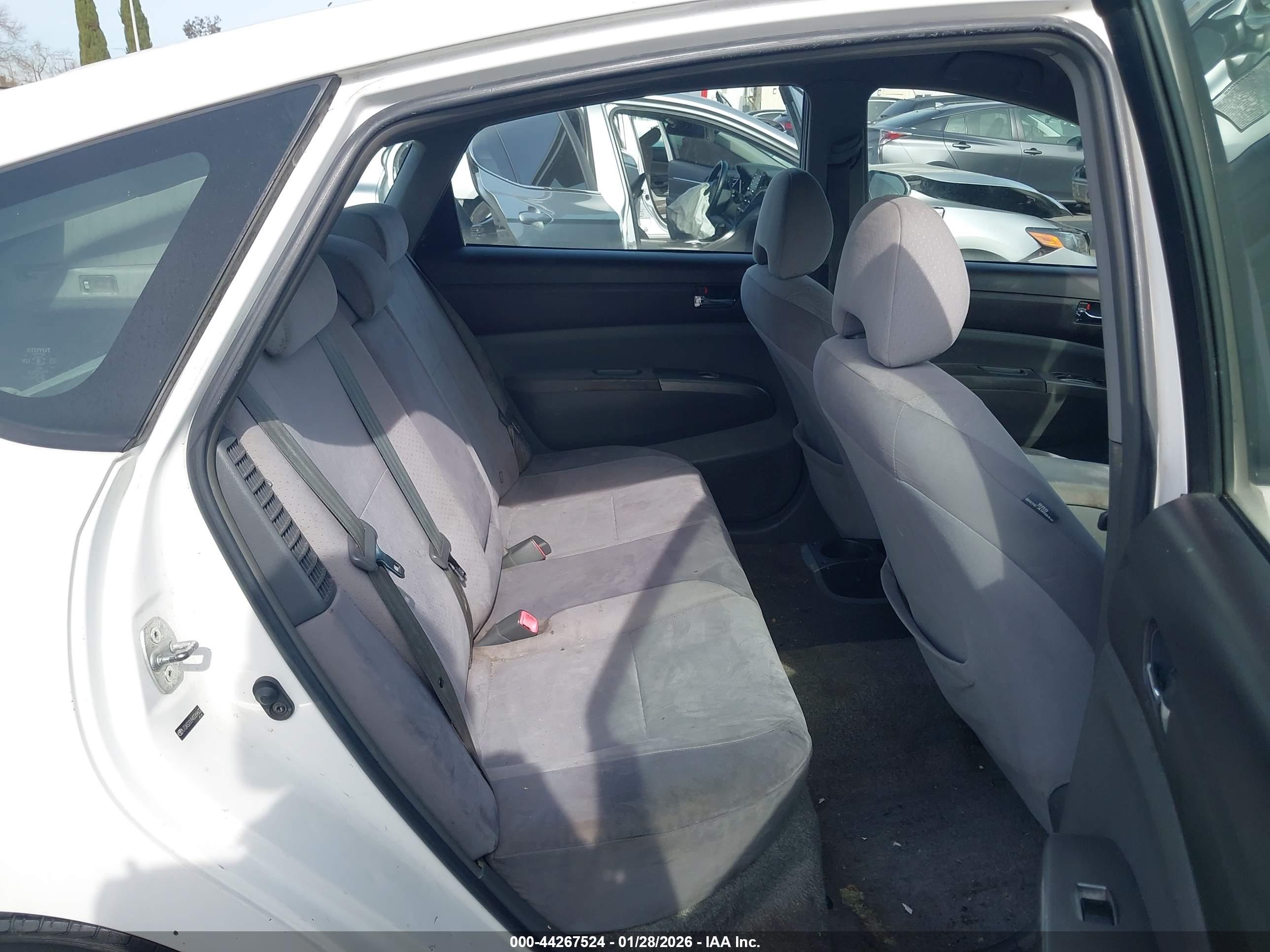 TOYOTA PRIUS image 8