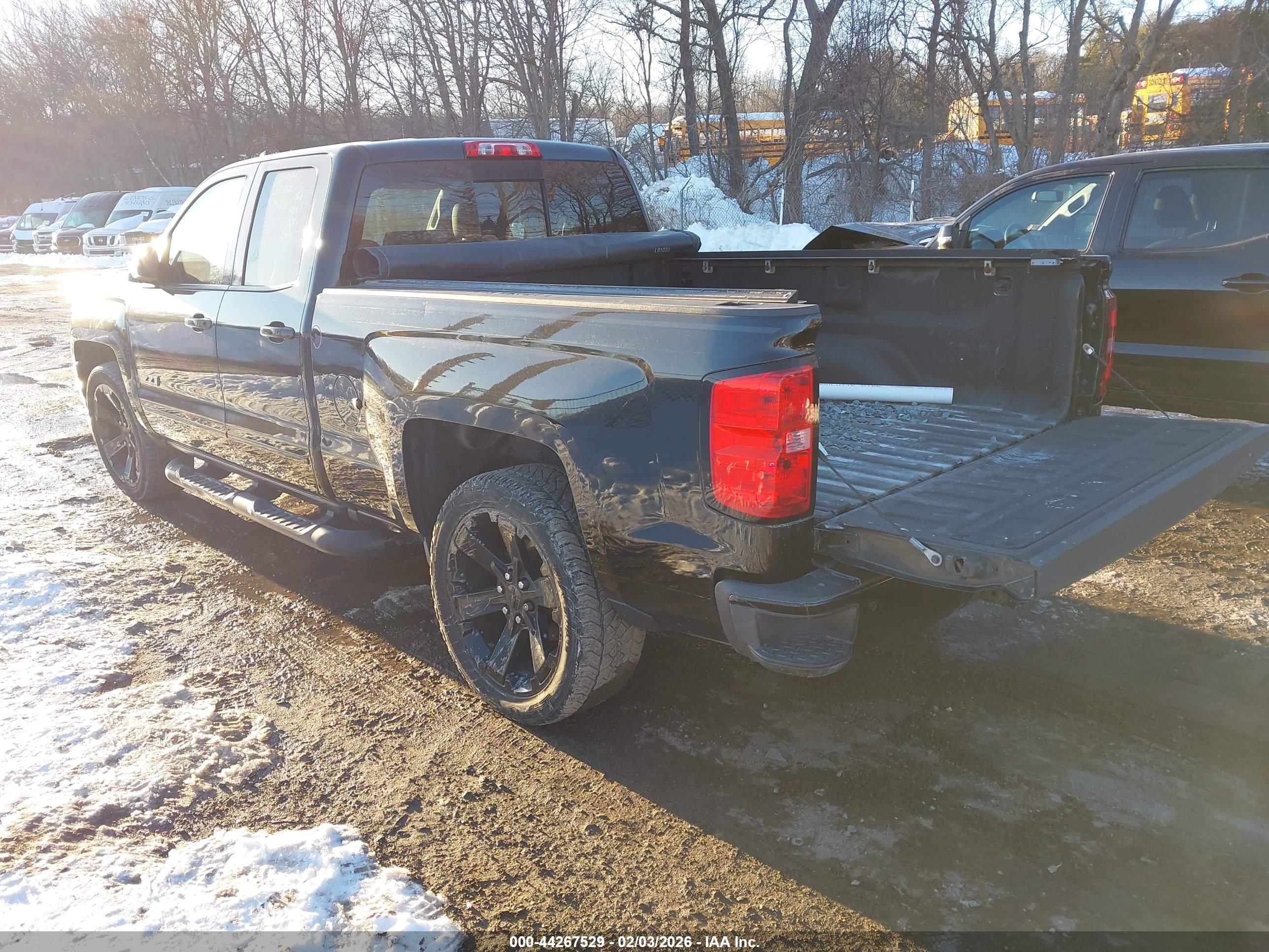 CHEVROLET SILVERADO image 3