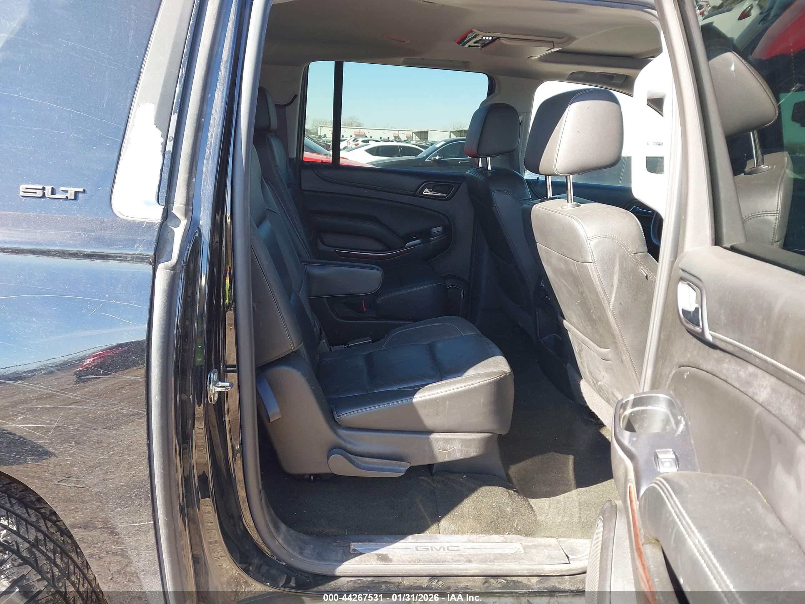 GMC YUKON image 8