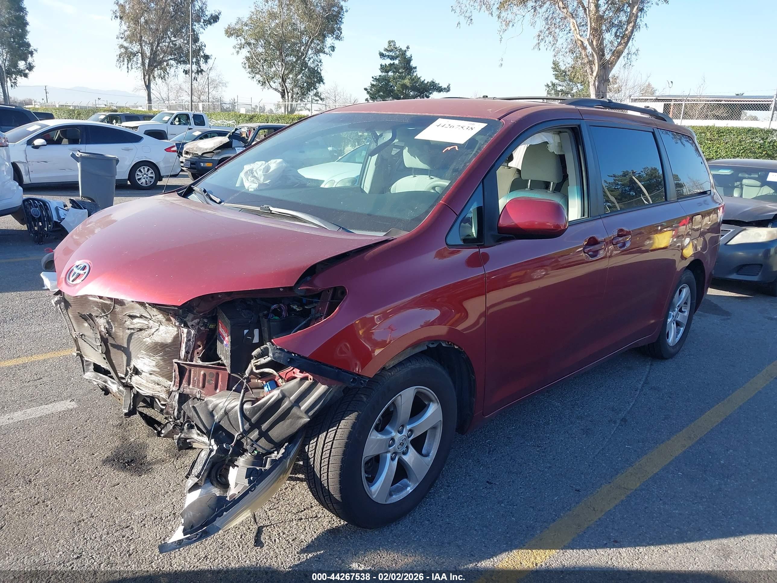 TOYOTA SIENNA image 2