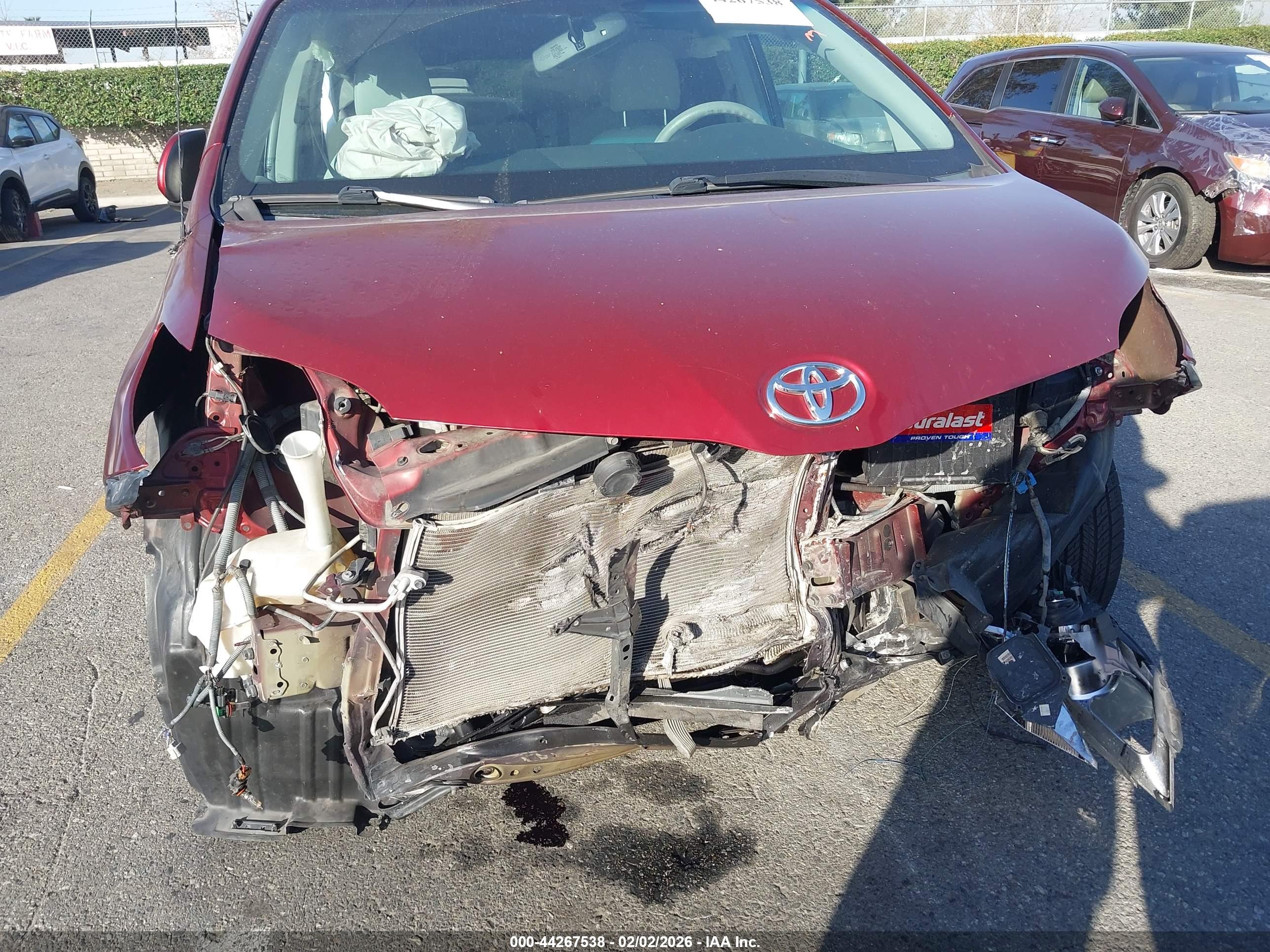 TOYOTA SIENNA image 6