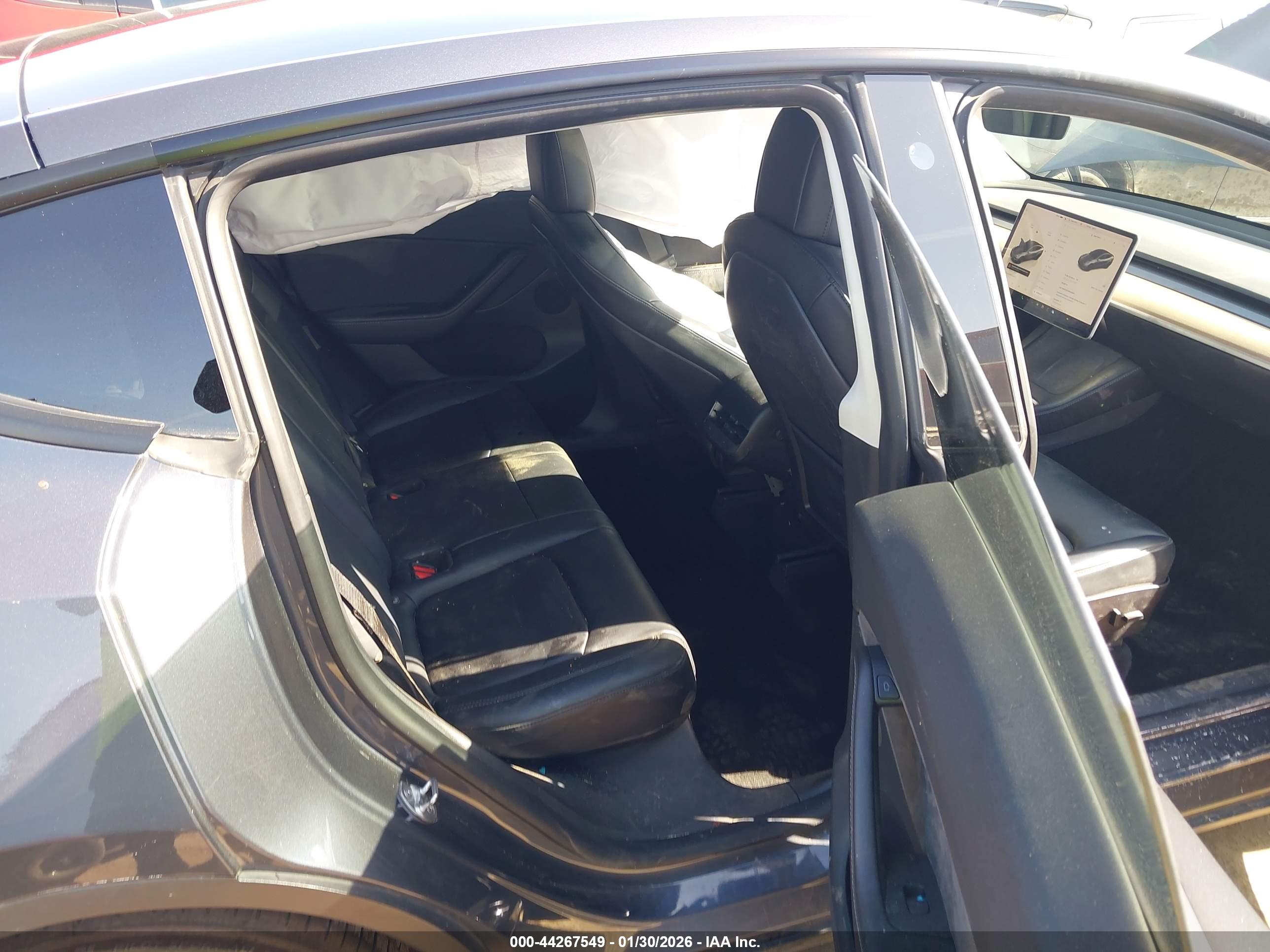 TESLA MODEL image 8
