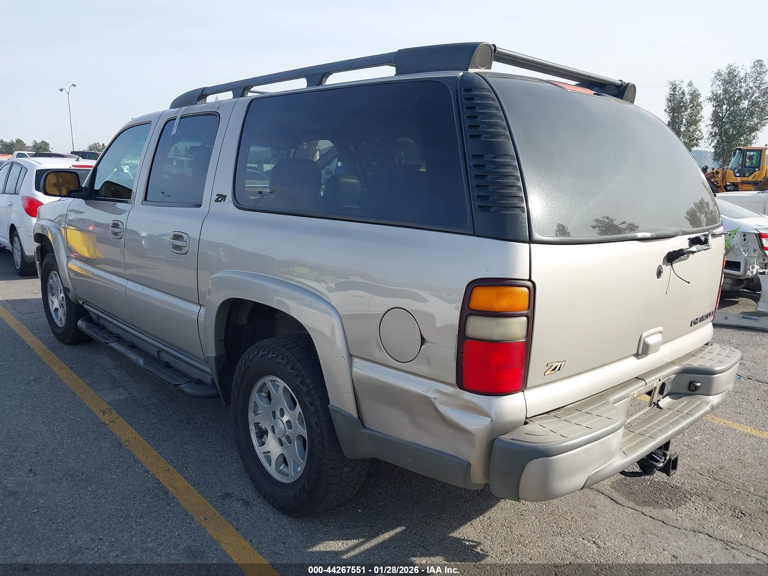 CHEVROLET SUBURBAN image 3