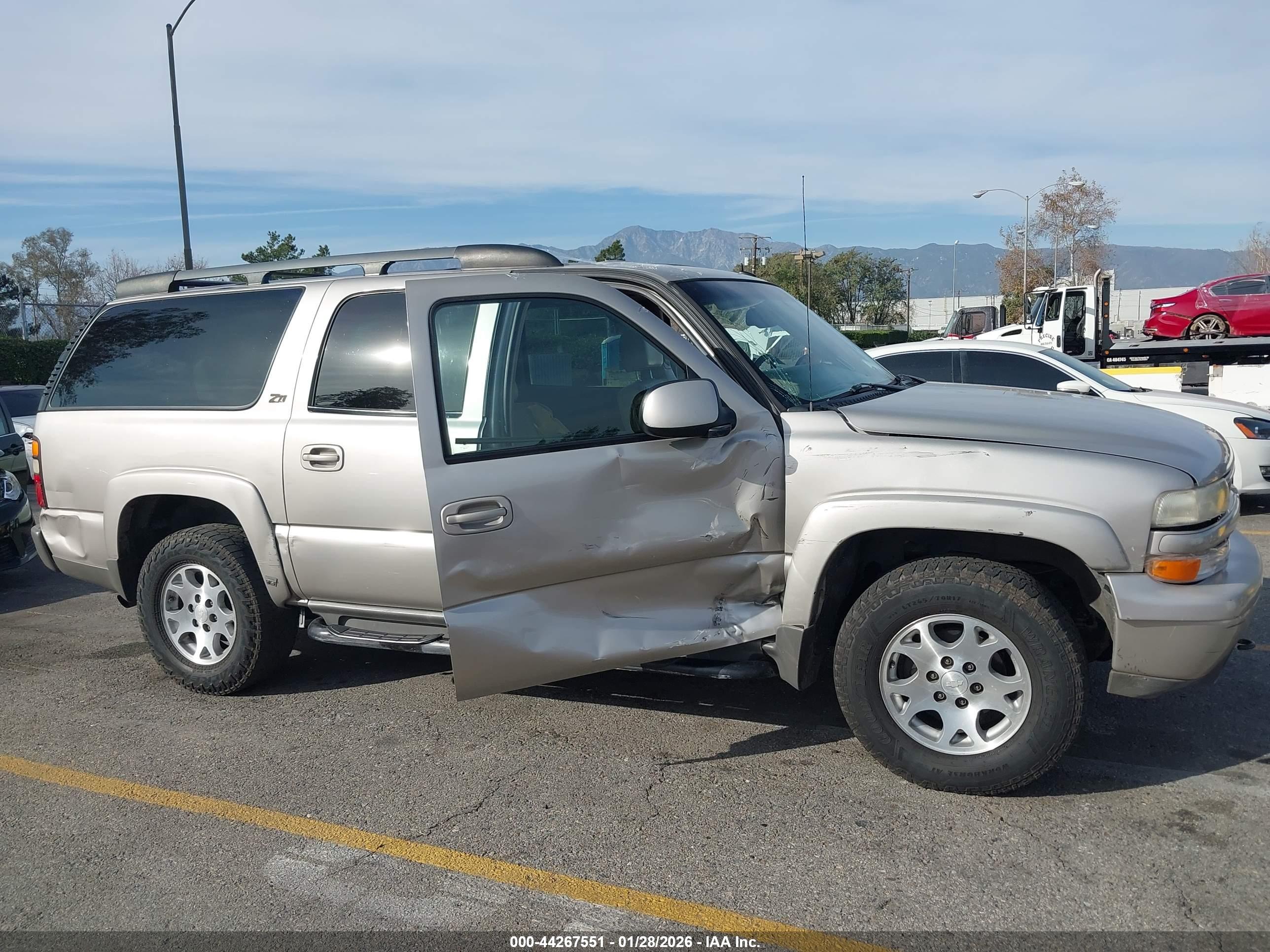 CHEVROLET SUBURBAN image 6