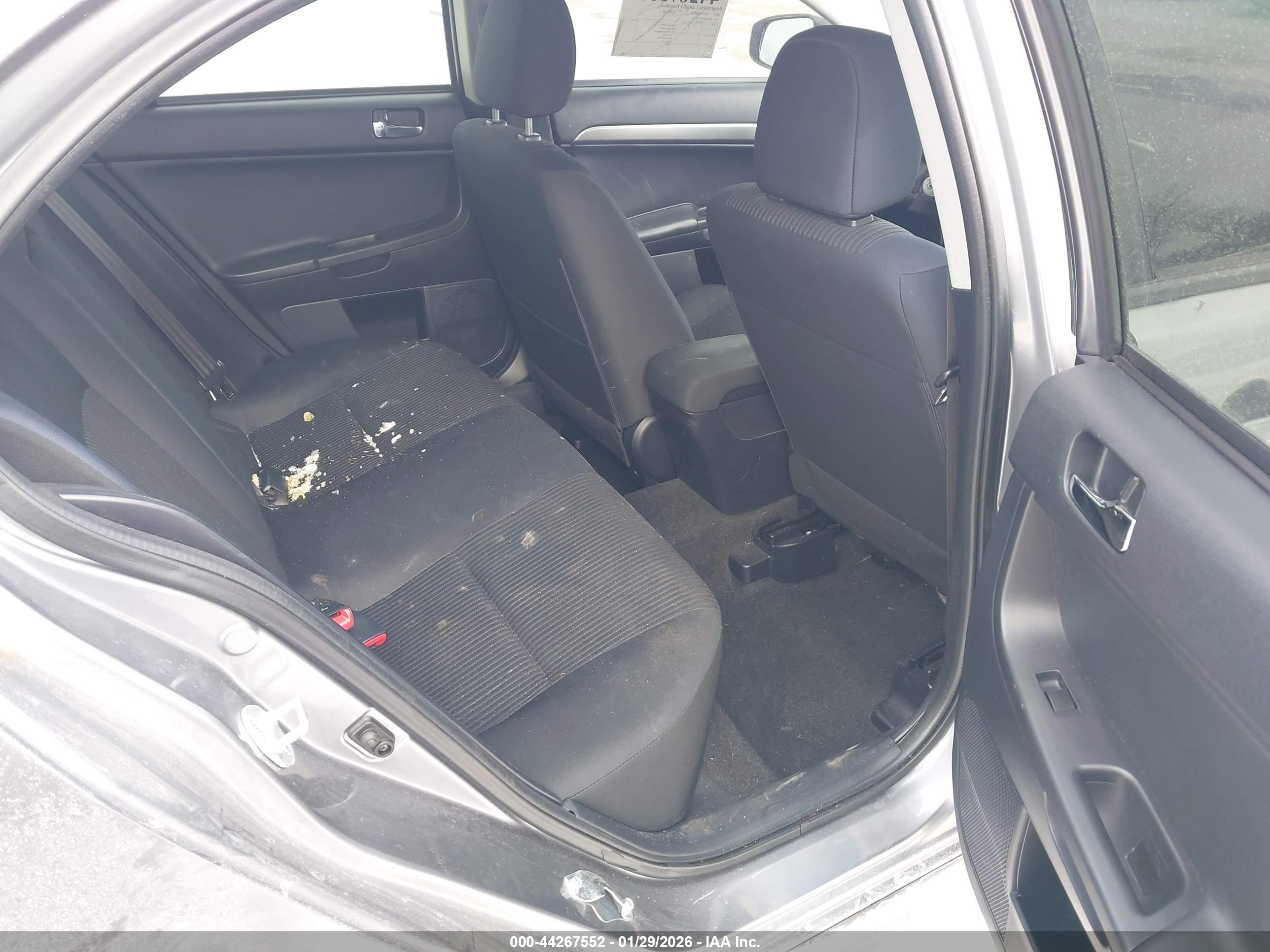 MITSUBISHI LANCER image 8