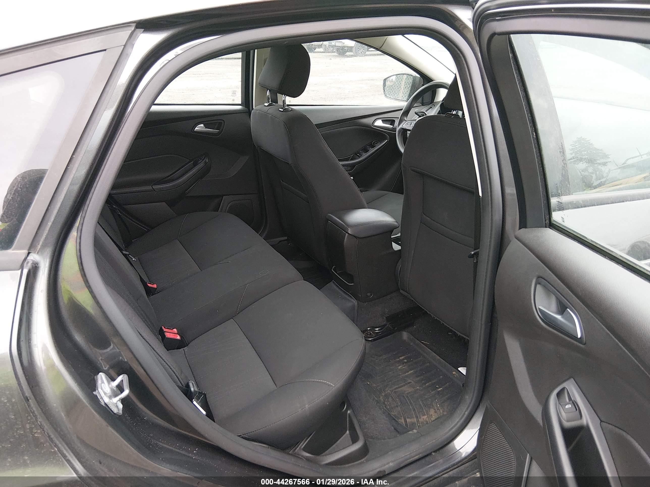FORD FOCUS image 8