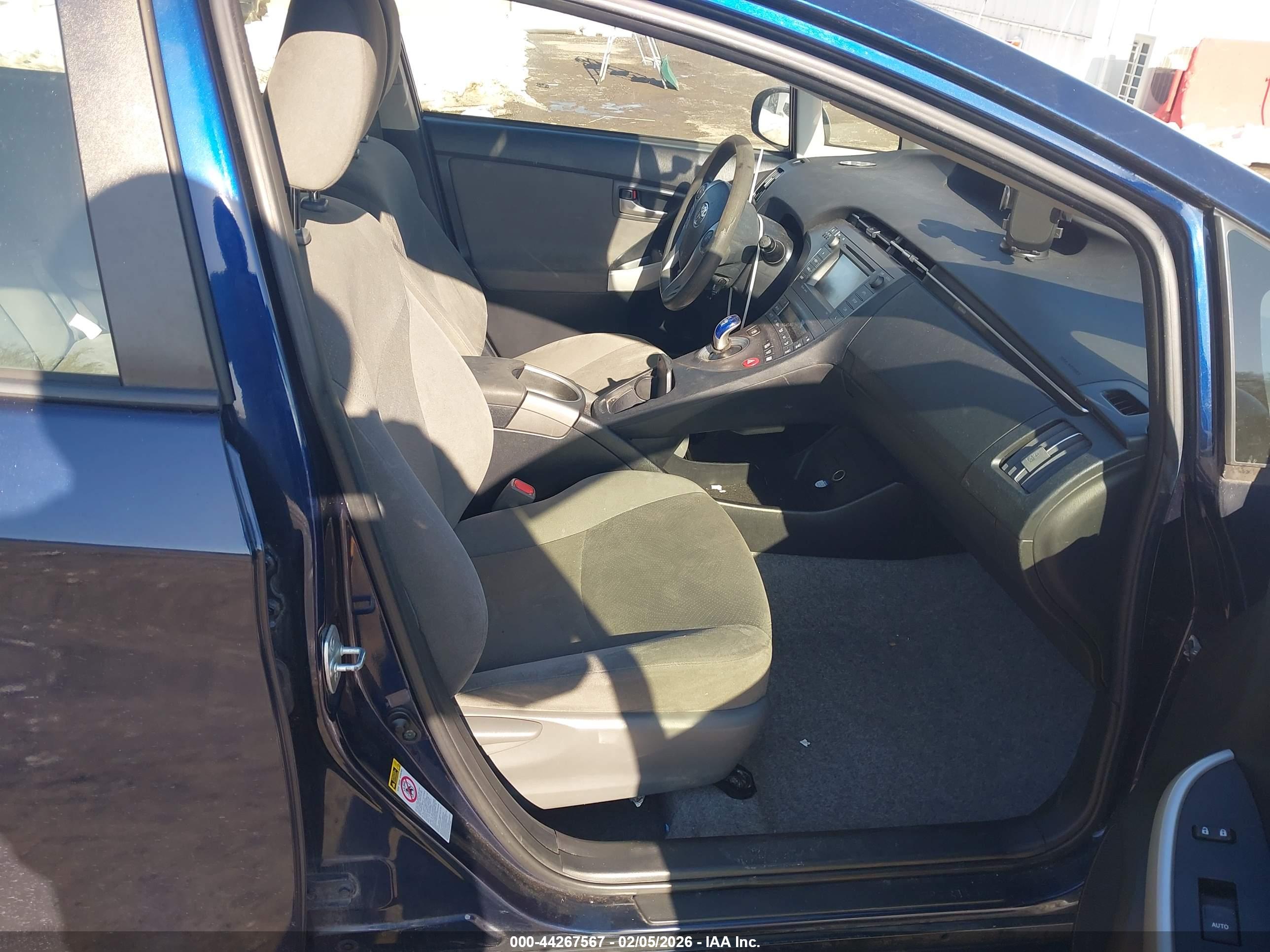 TOYOTA PRIUS image 5