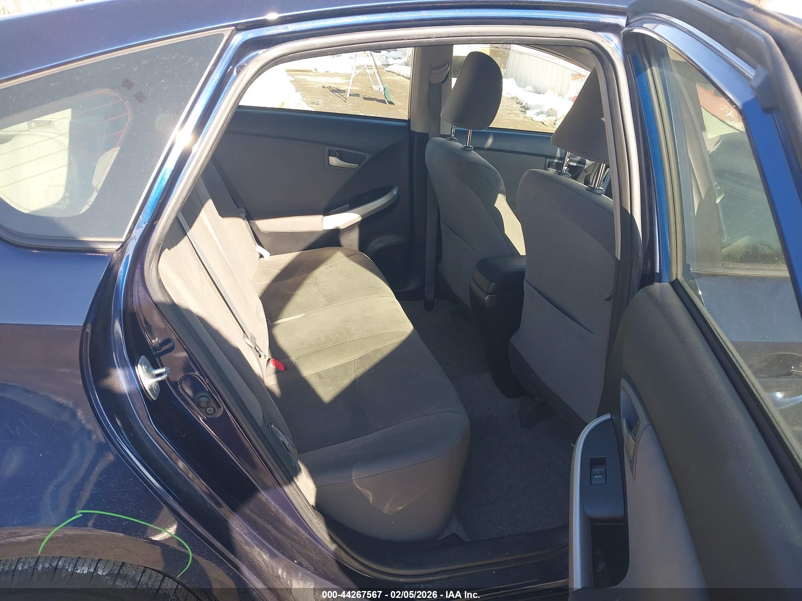 TOYOTA PRIUS image 8
