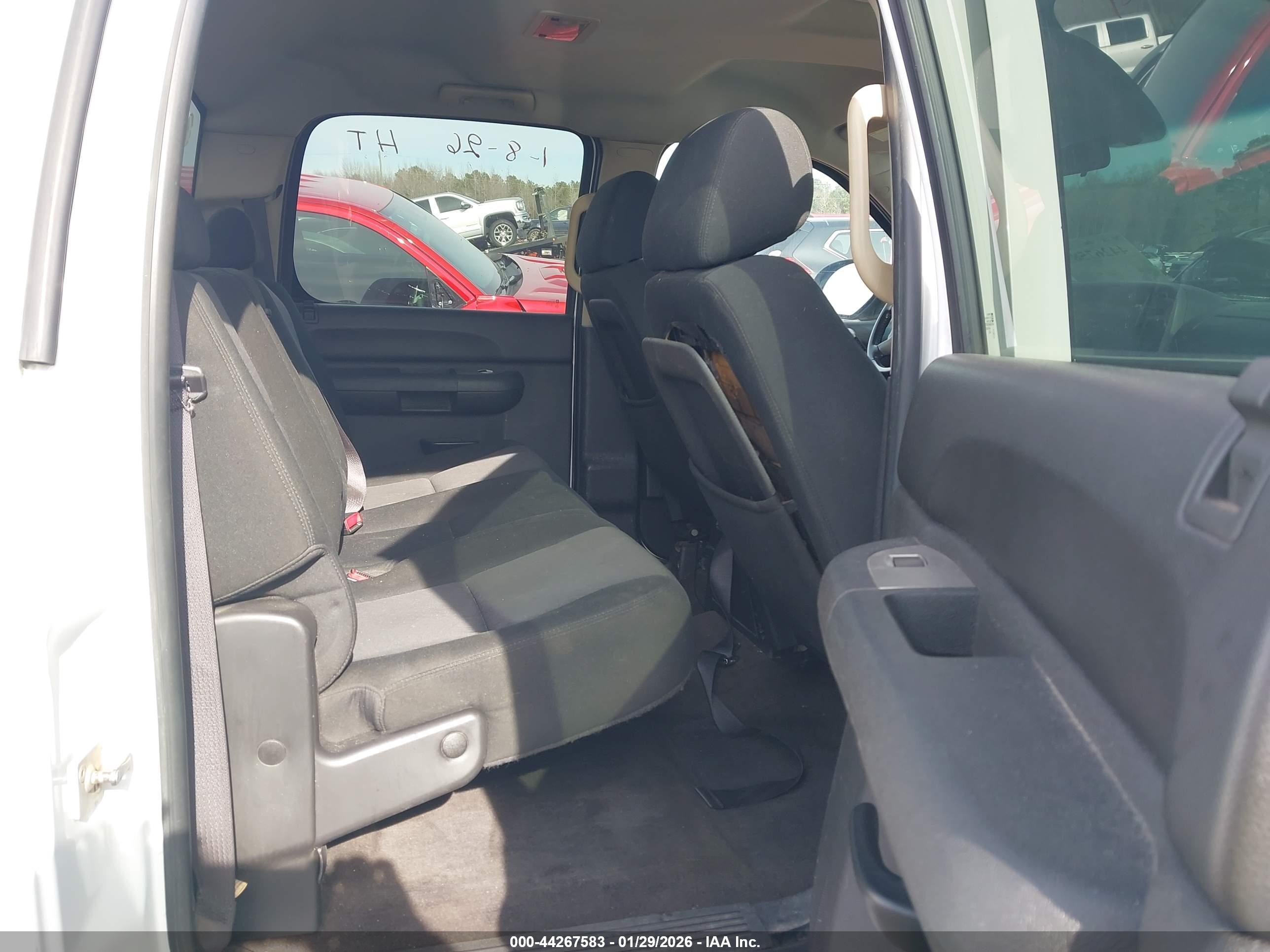 CHEVROLET SILVERADO image 8