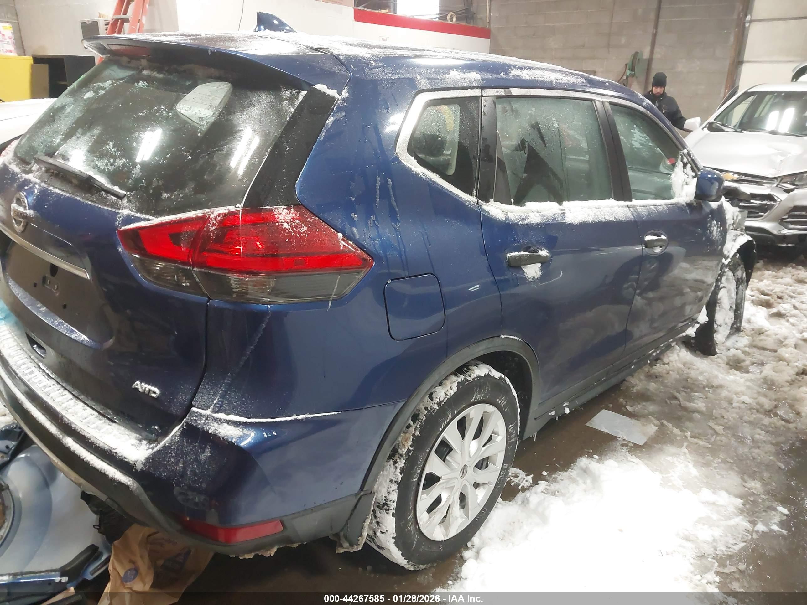 NISSAN ROGUE image 4