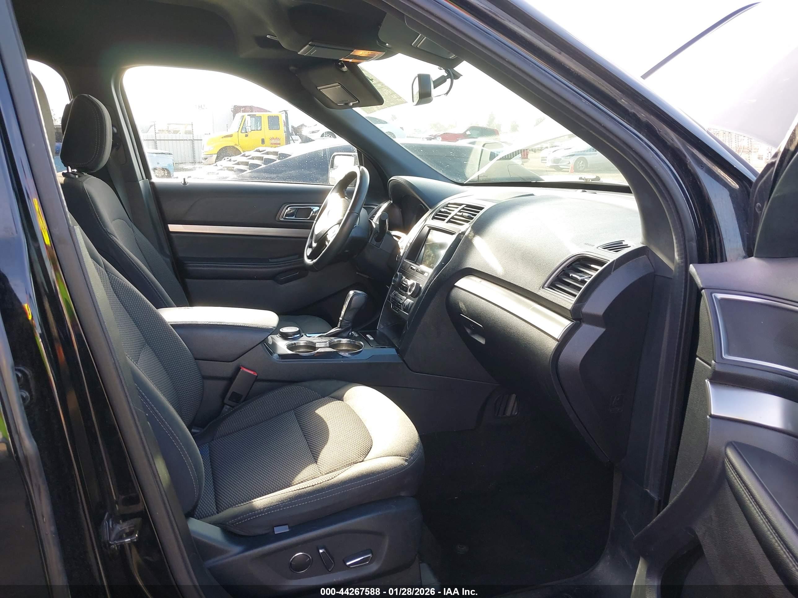 FORD EXPLORER image 5