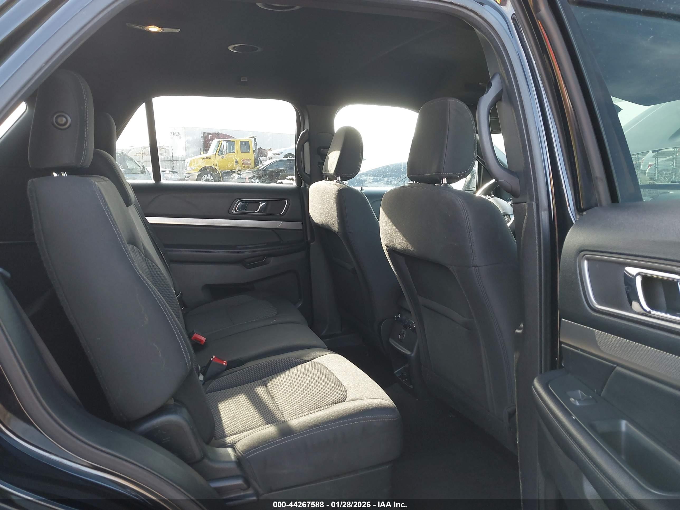 FORD EXPLORER image 8