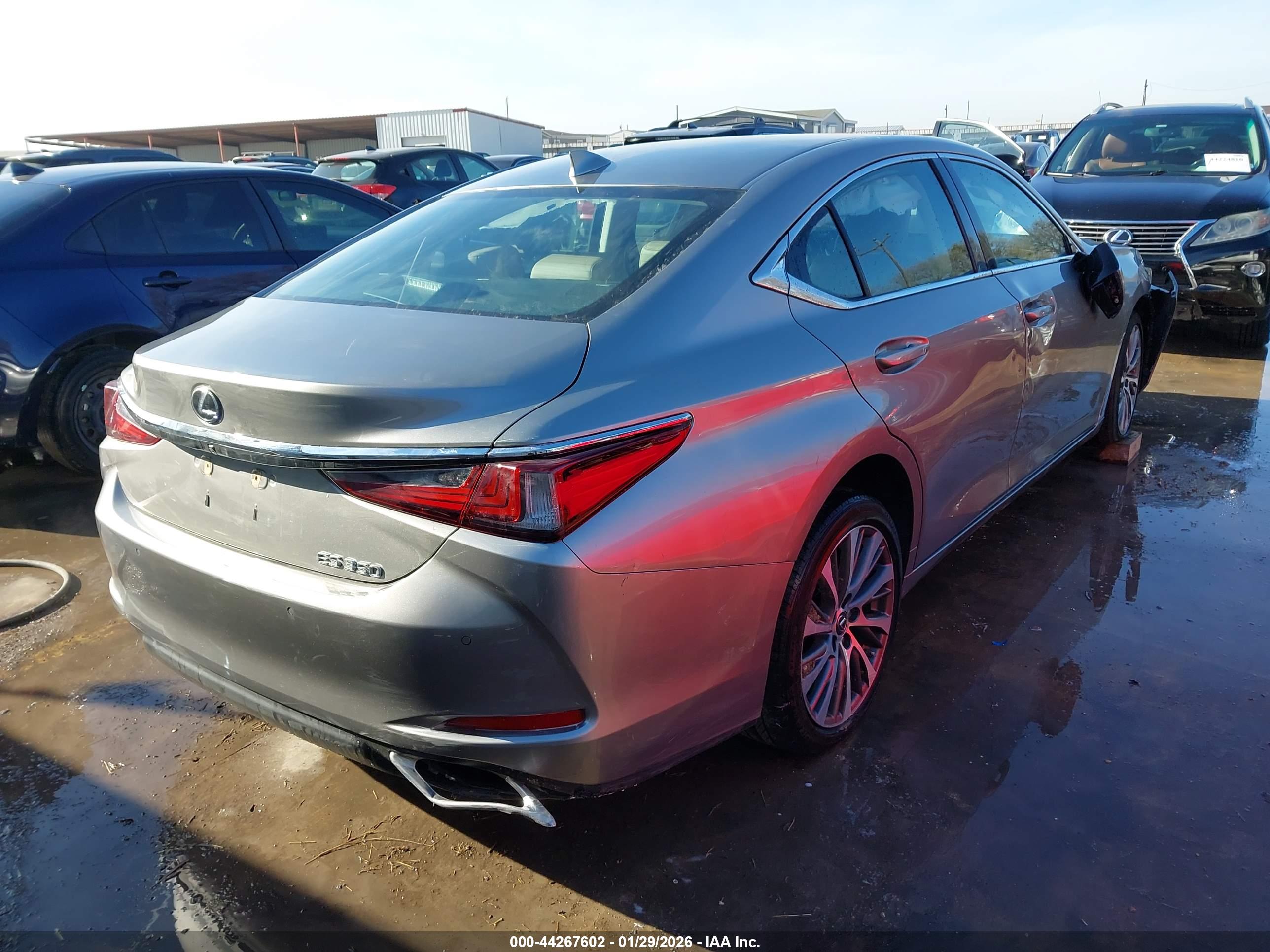 LEXUS ES image 4