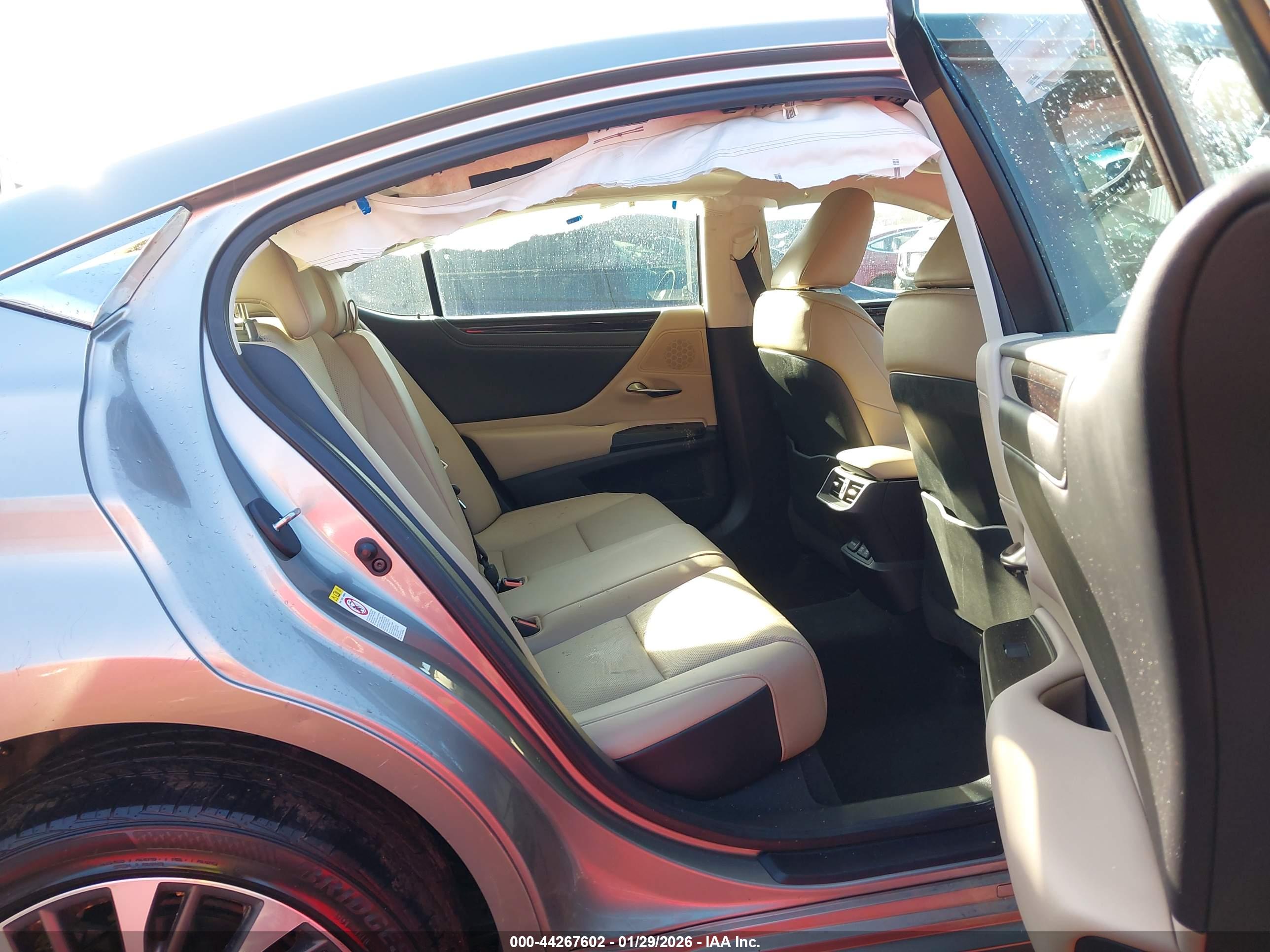 LEXUS ES image 8