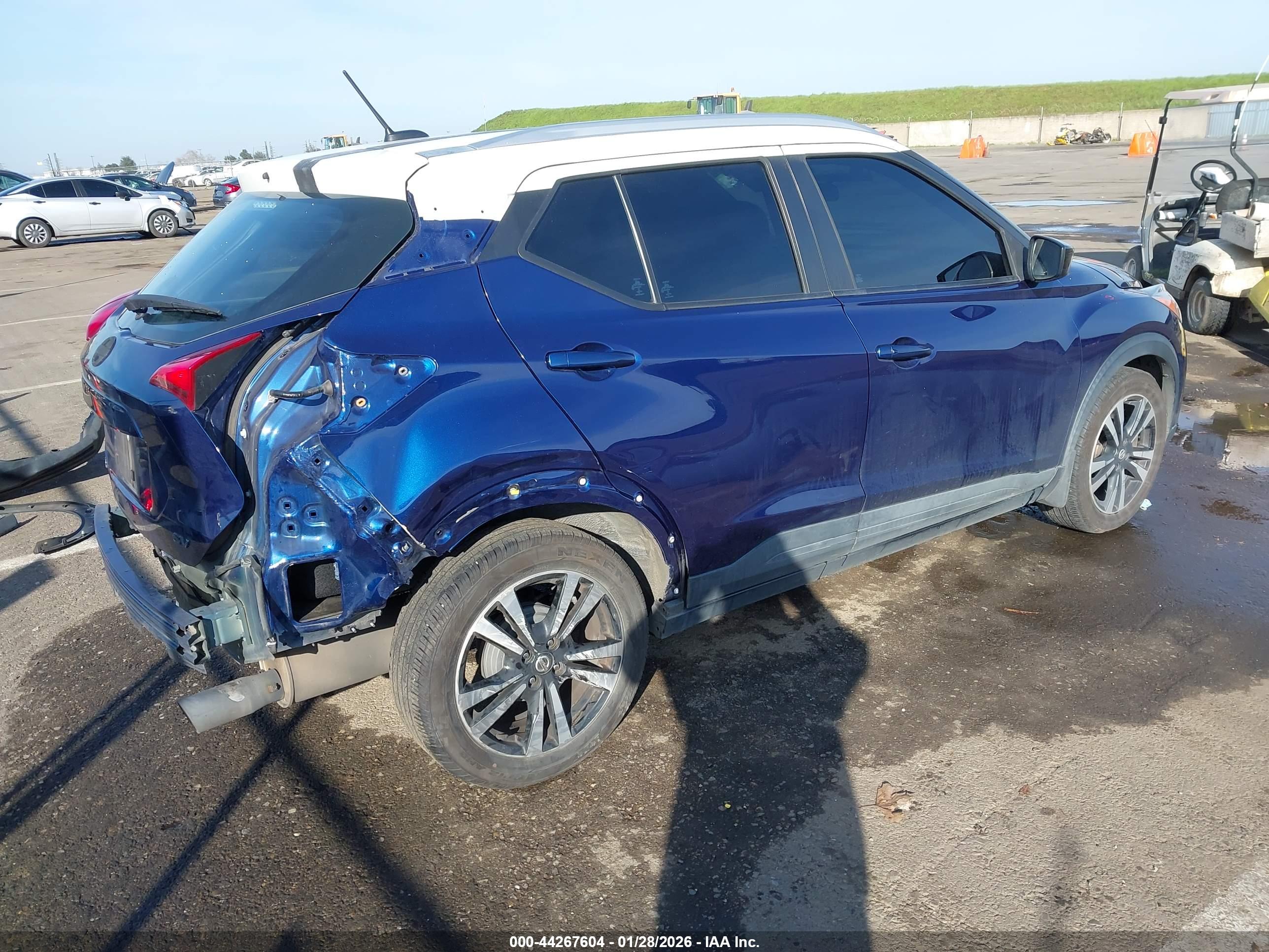 NISSAN KICKS image 4