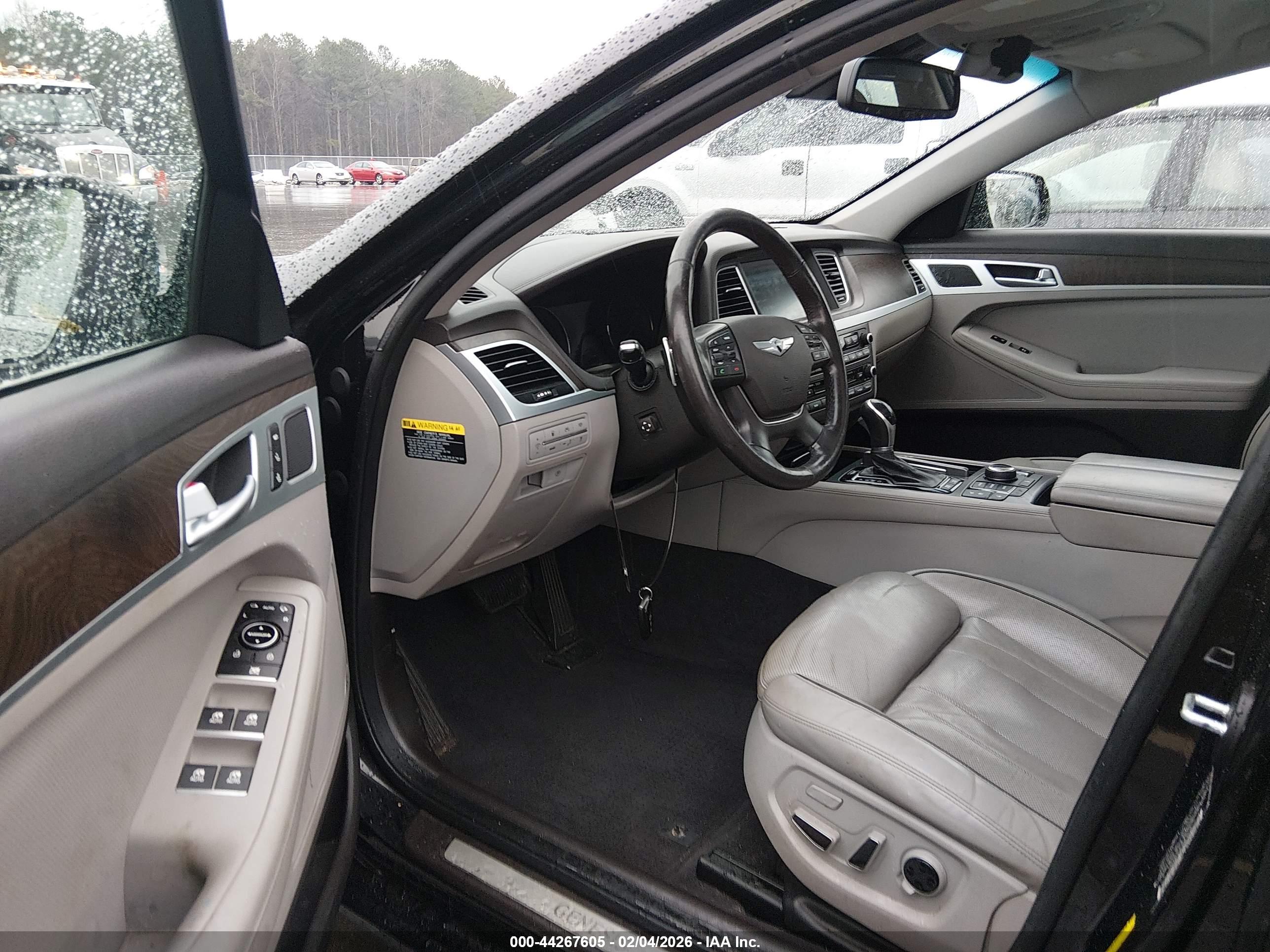 HYUNDAI GENESIS image 5