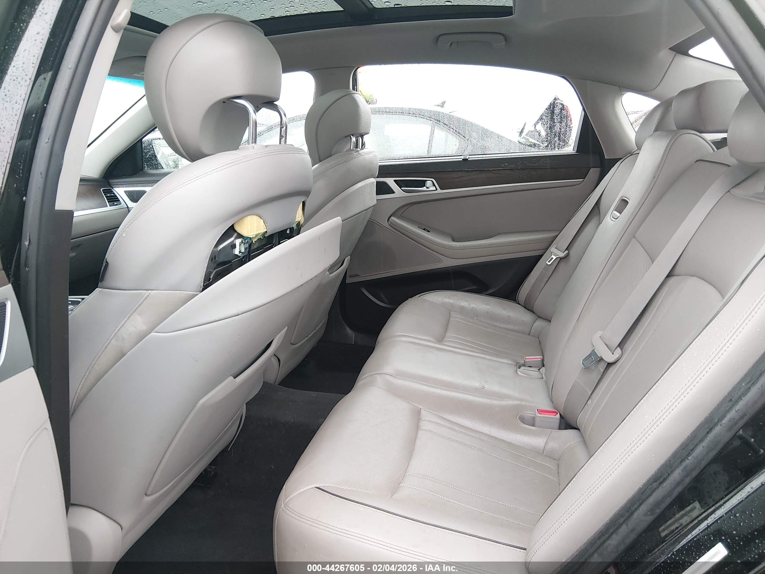 HYUNDAI GENESIS image 8