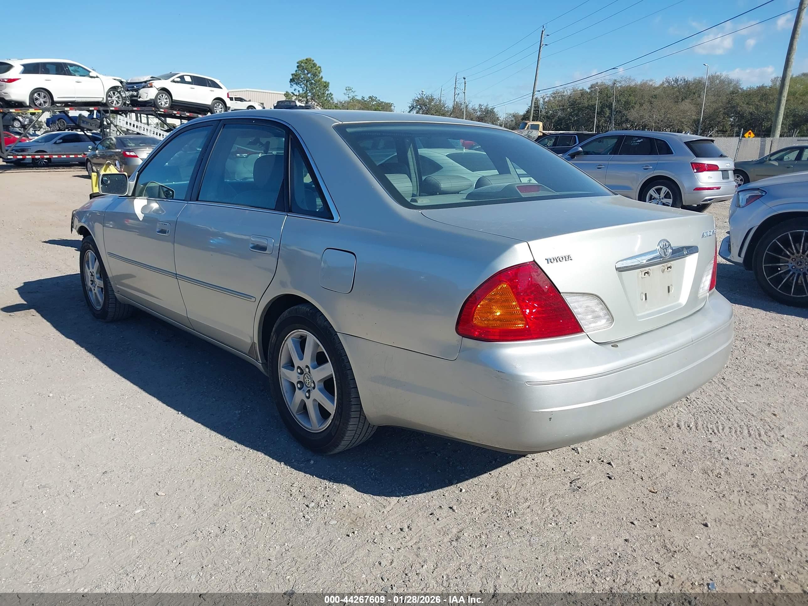 TOYOTA AVALON image 3