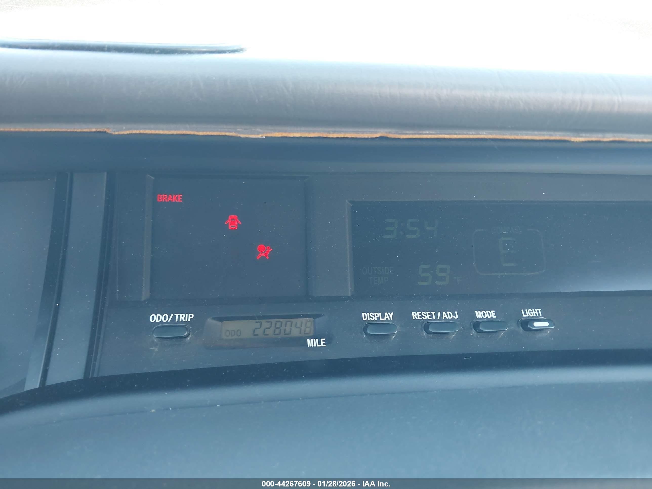 TOYOTA AVALON image 7