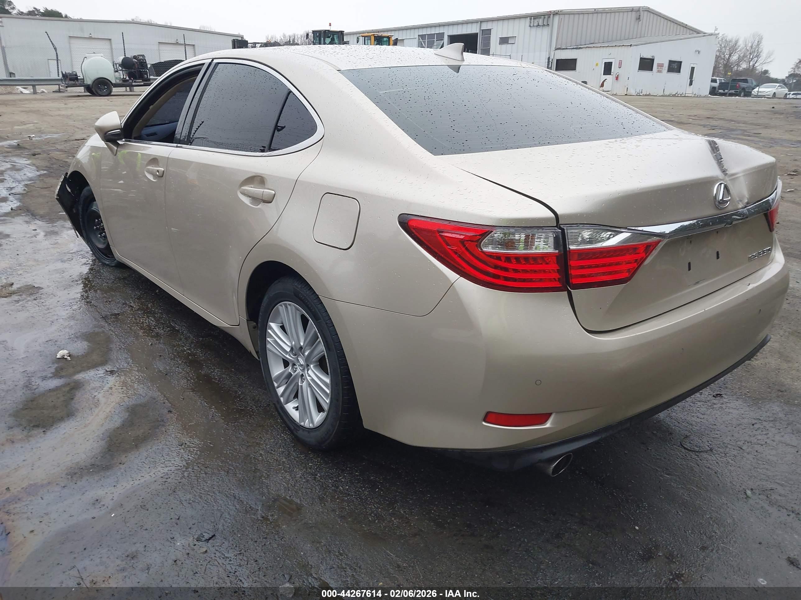LEXUS ES image 3